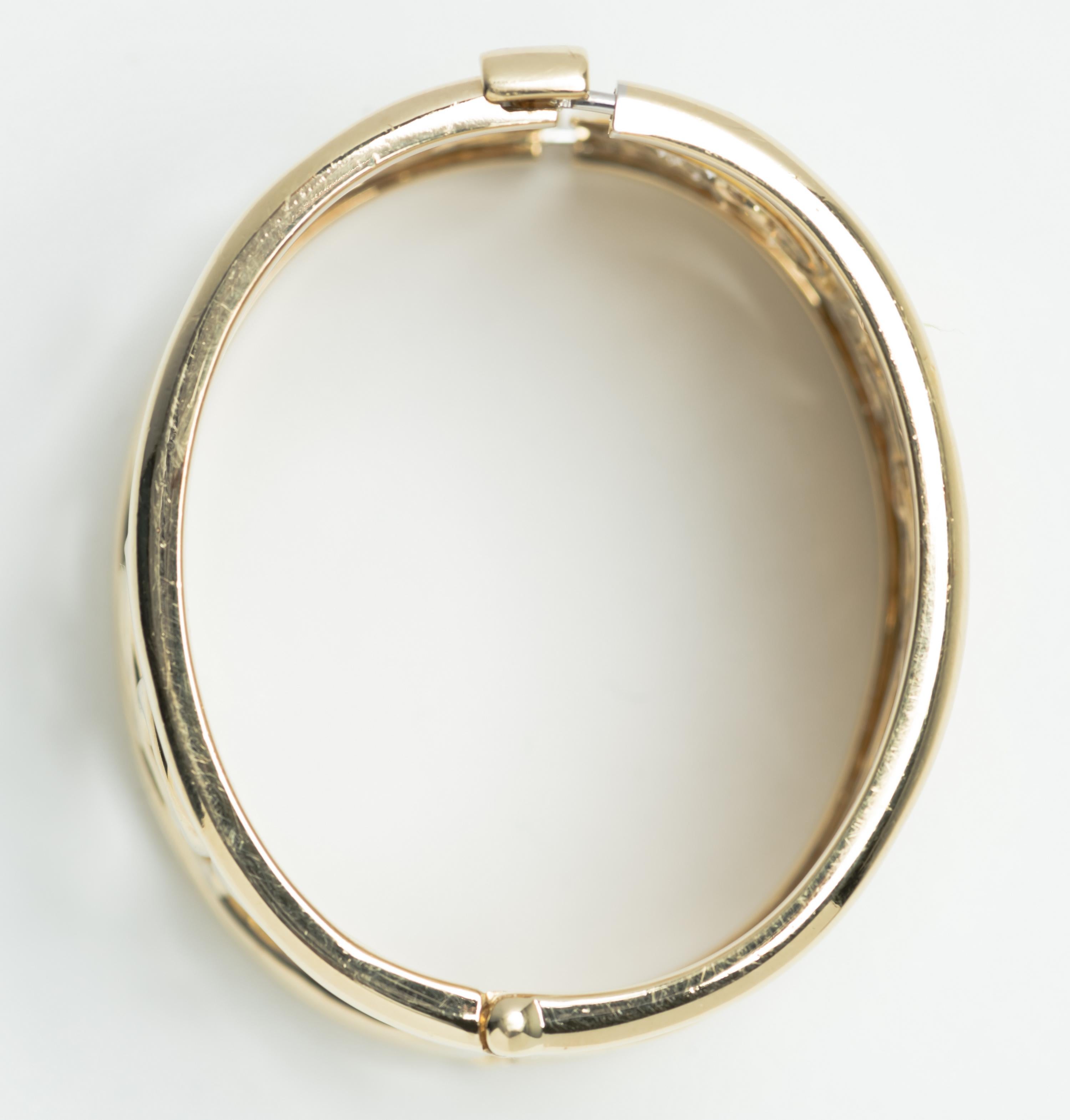 18 Karat Gold Oval Cuff Bracelet Inset with Diamonds For Sale 4