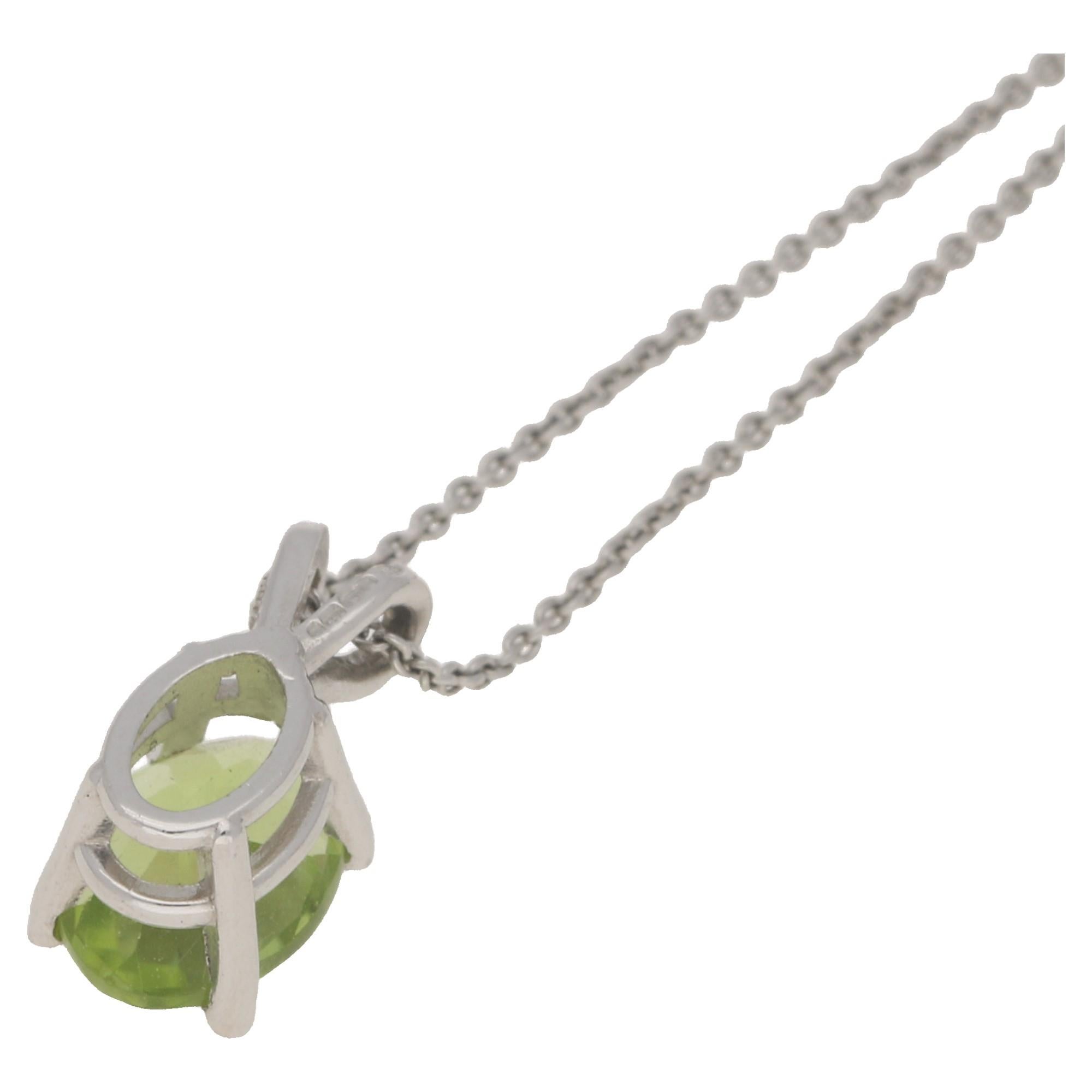 Oval Peridot Drop Pendant on Chain in 18 Karat White Gold  In New Condition For Sale In London, GB