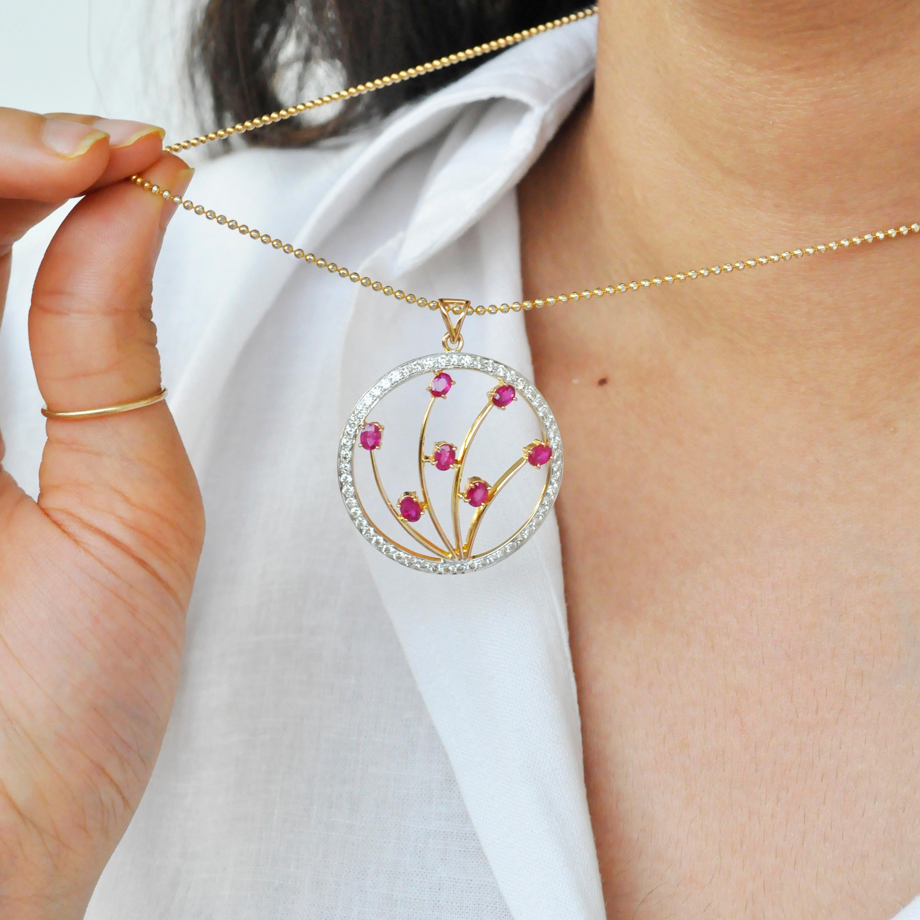 18 Karat Gold Halskette mit ovalem Rubin-Diamant-kreis-Anhänger (Zeitgenössisch) im Angebot
