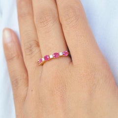 18 Karat Gold Ovaler Rubin-Diamant-Linear-Ring