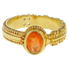 Ovaler Solitär-Ring aus 18 Karat Gold mit Sonnenstein und Granulation