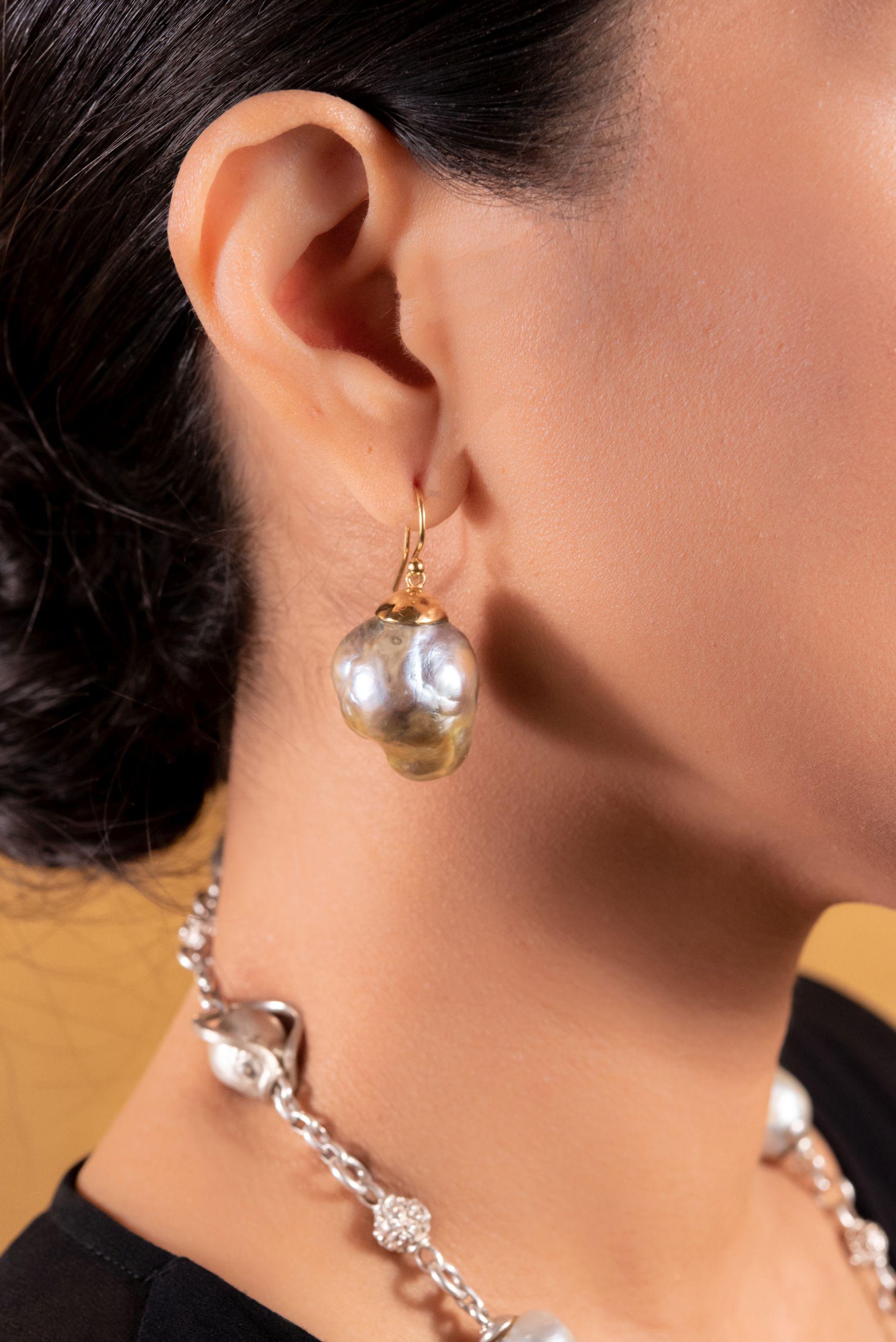 These seemingly simple drop pearl earrings, deliver timeless elegance. With an 18-karat gold setting, each oversized baroque South Sea pearl offers unrivalled luxury. 

Size: approx. 4cm long.
Pearl size: 20.5mm & 23mm
Weight: 14.2gm
