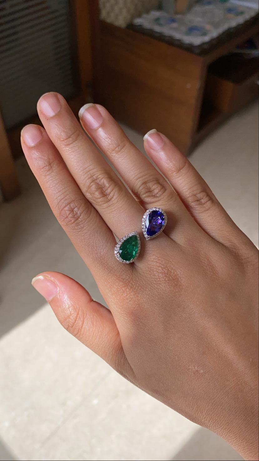 18 Karat Gold, Pear Shaped Emerald & Tanzanite and Diamond Cocktail Ring In New Condition In Hong Kong, HK