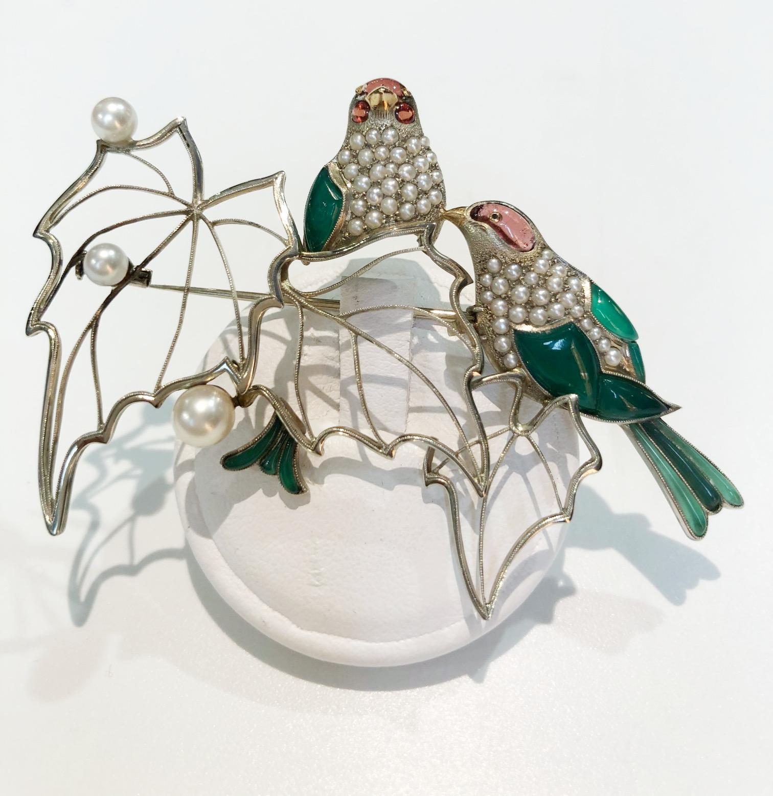 Vintage Venetian 18 karat gold birds and leaves brooch, with pearls, Chrysoprase stones and garnets, Italy 1950s 
Signed on the back
Length 7 cm
Height 4.5 cm