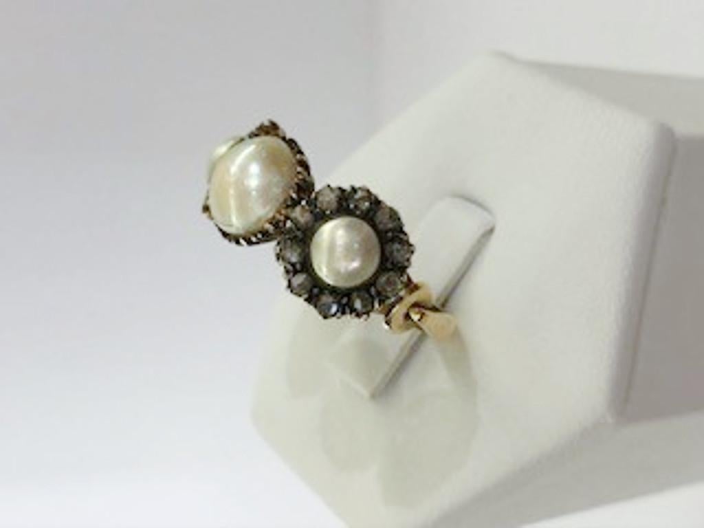 18 Karat Gold Pearl and Diamond Daisies Ring In Good Condition For Sale In Palm Springs, CA