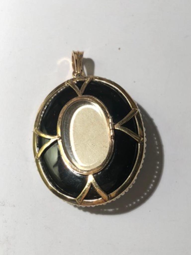 Italian onyx photo-holder pendant with 18 karat gold fittings and pearls (faith-hope-charity) / Made in Italy 1870s-1890s