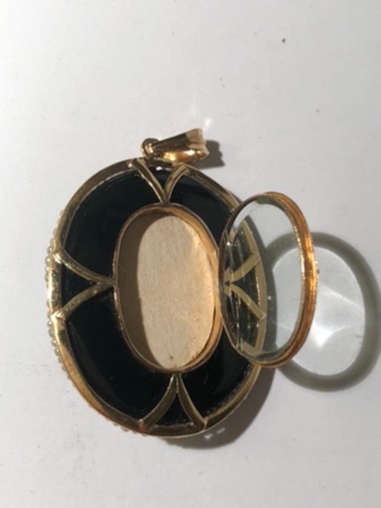 18 Karat Gold Pearl and Onyx Photo-holder Pendant  In Good Condition For Sale In Palm Springs, CA