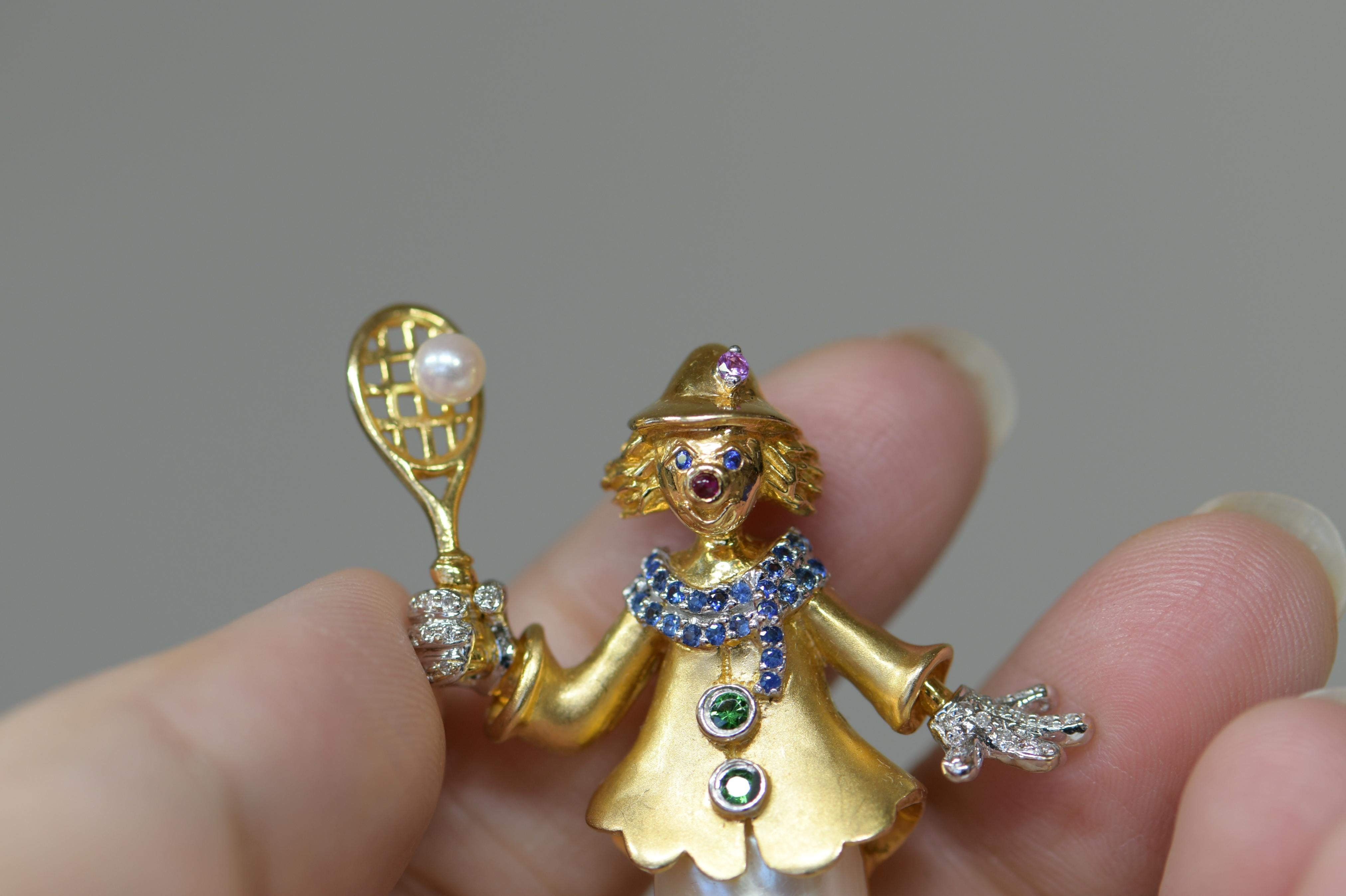 18 Karat Gold Perle Diamant Multi-Edelsteine Clown Brosche und Anhänger (Rundschliff) im Angebot