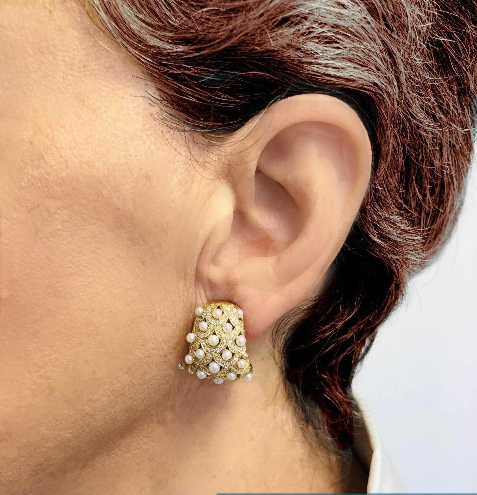 18 Karat Gold Pearls and Diamonds Earrings For Sale 3