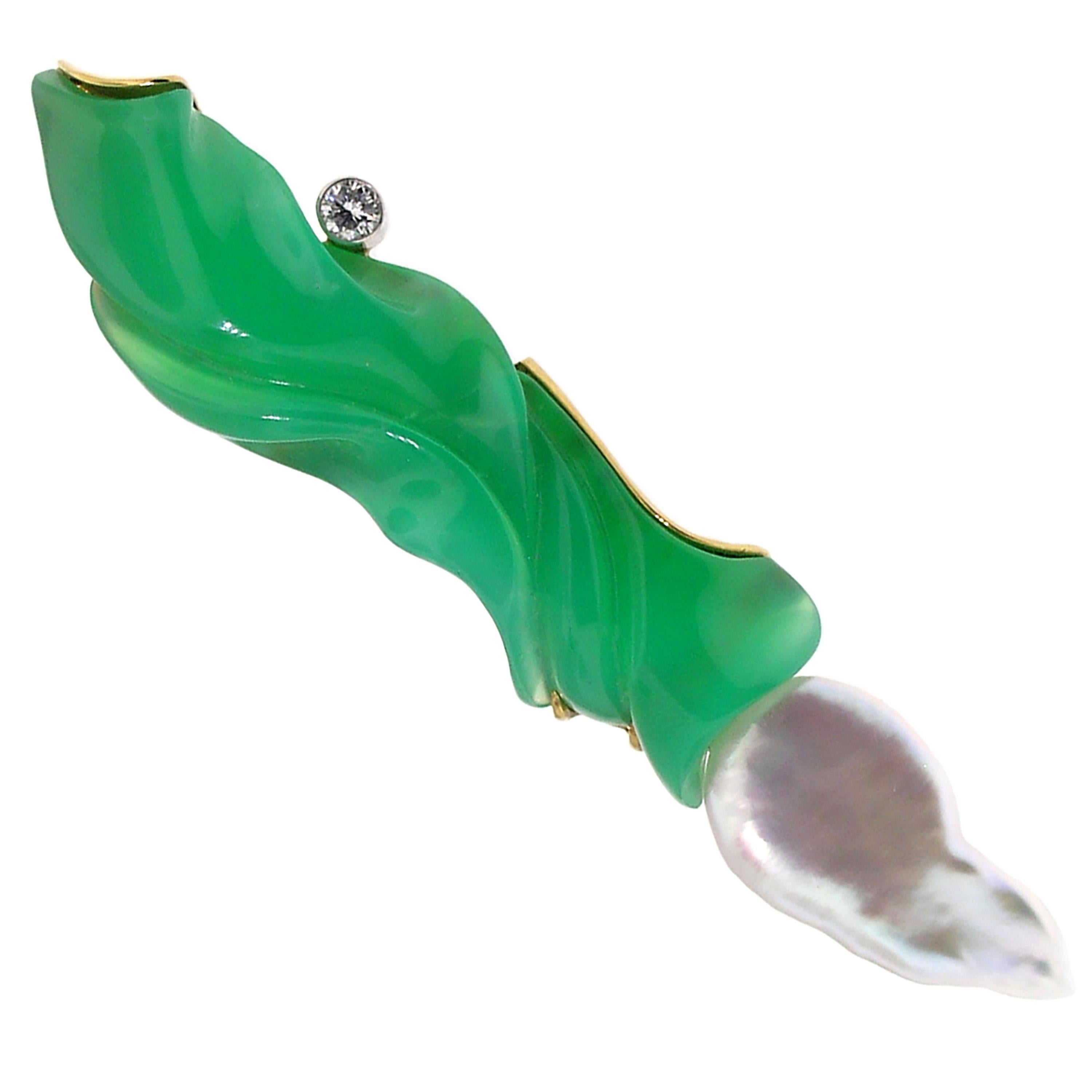 This lusciously gemmy chrysoprase was carved by American lapidary master Steve Walters. The sculpture's fluid and elegant shape tapers to a flame-shaped baroque pearl and is perfectly accented by a single, beautiful diamond.

The hand-fabricated