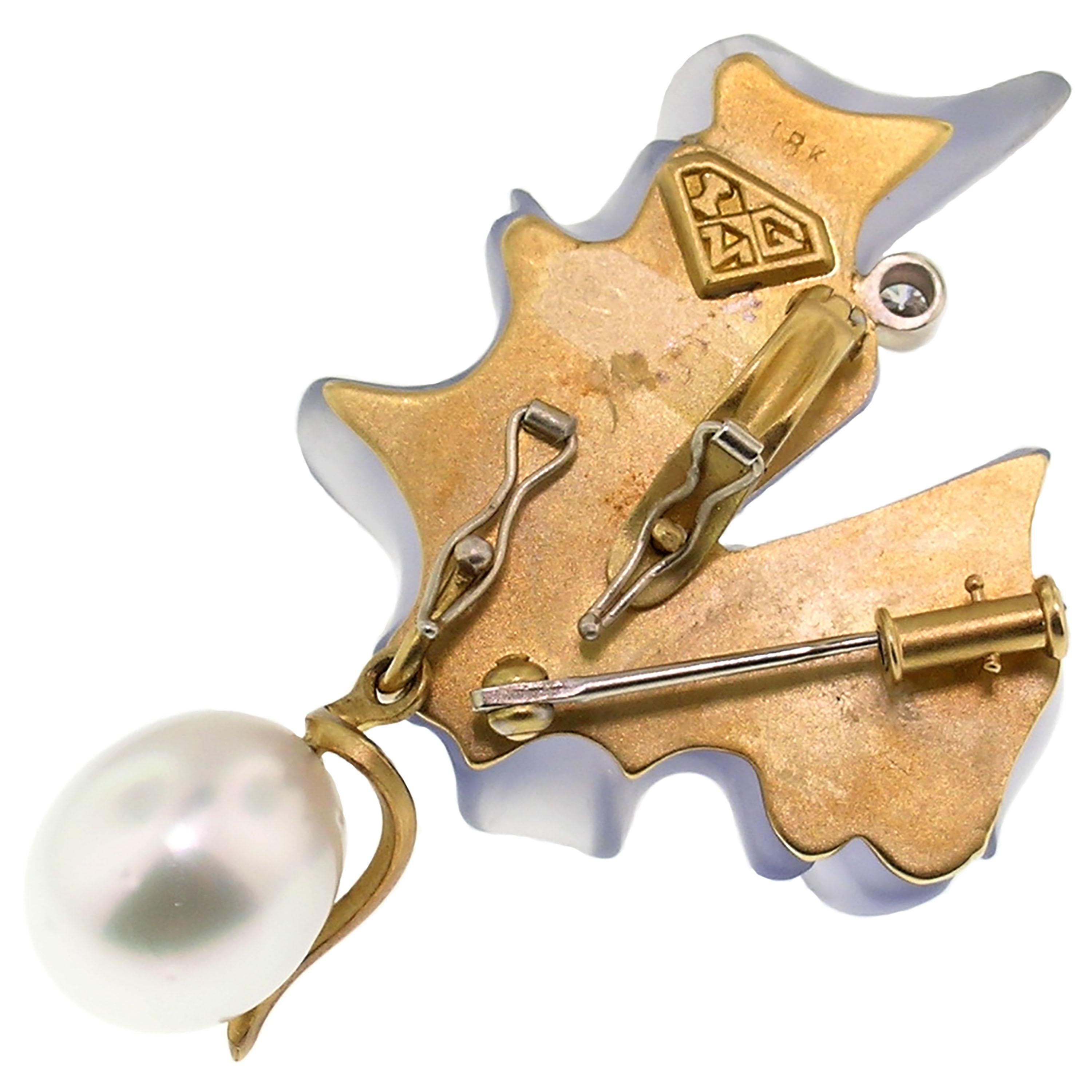 Women's or Men's 18 Karat Gold Pendant and Brooch Set with Carved Chalcedony Sculpture