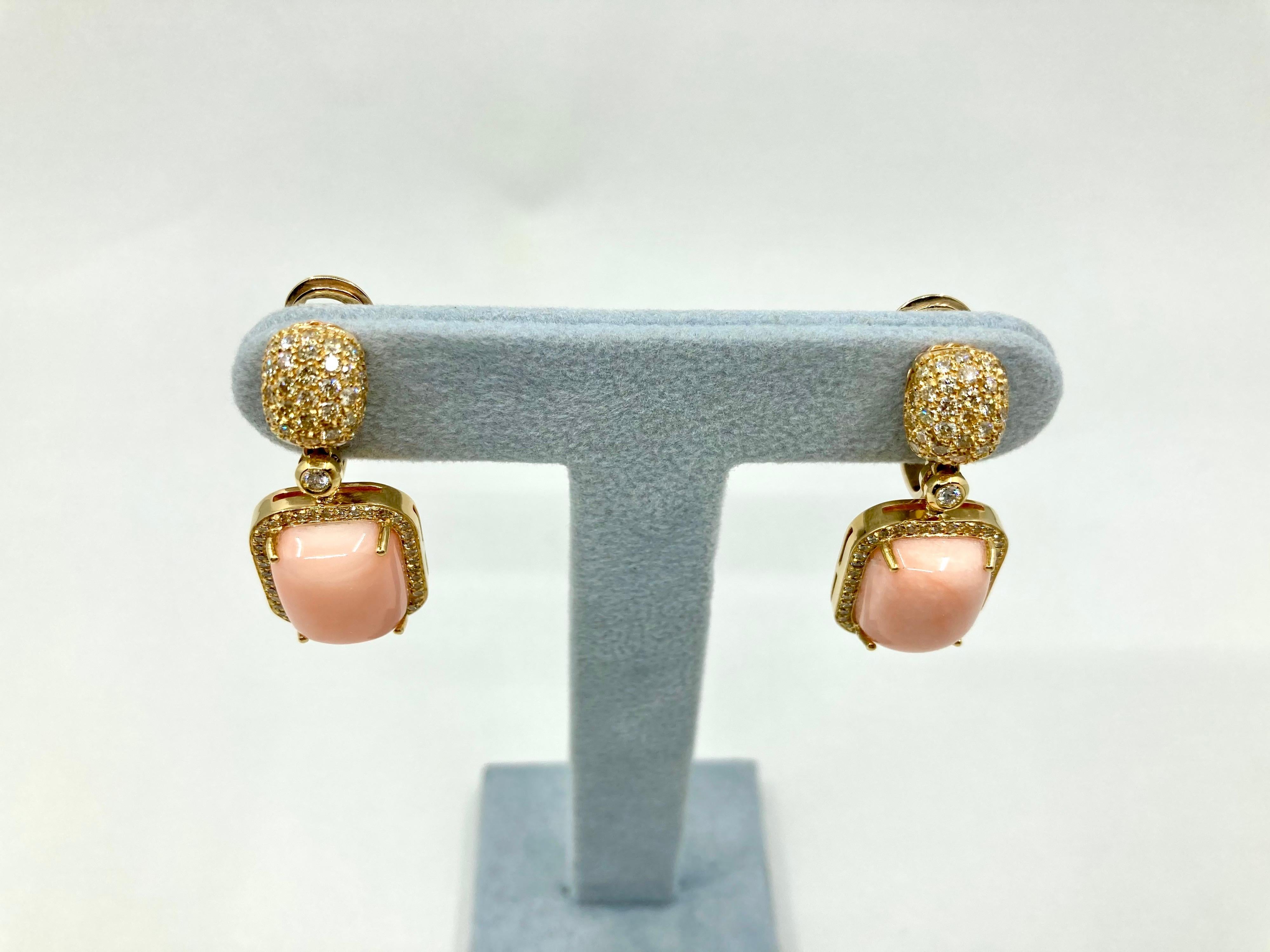 Timeless and elegant Yellow Gold earrings, with Pink Coral and Diamonds ct. 1,75, Made in Italy by Roberto Casarin. 

with Pink Coral as the main subject, Yellow gold design and fine diamonds to complete the picture, the inspiration behind these