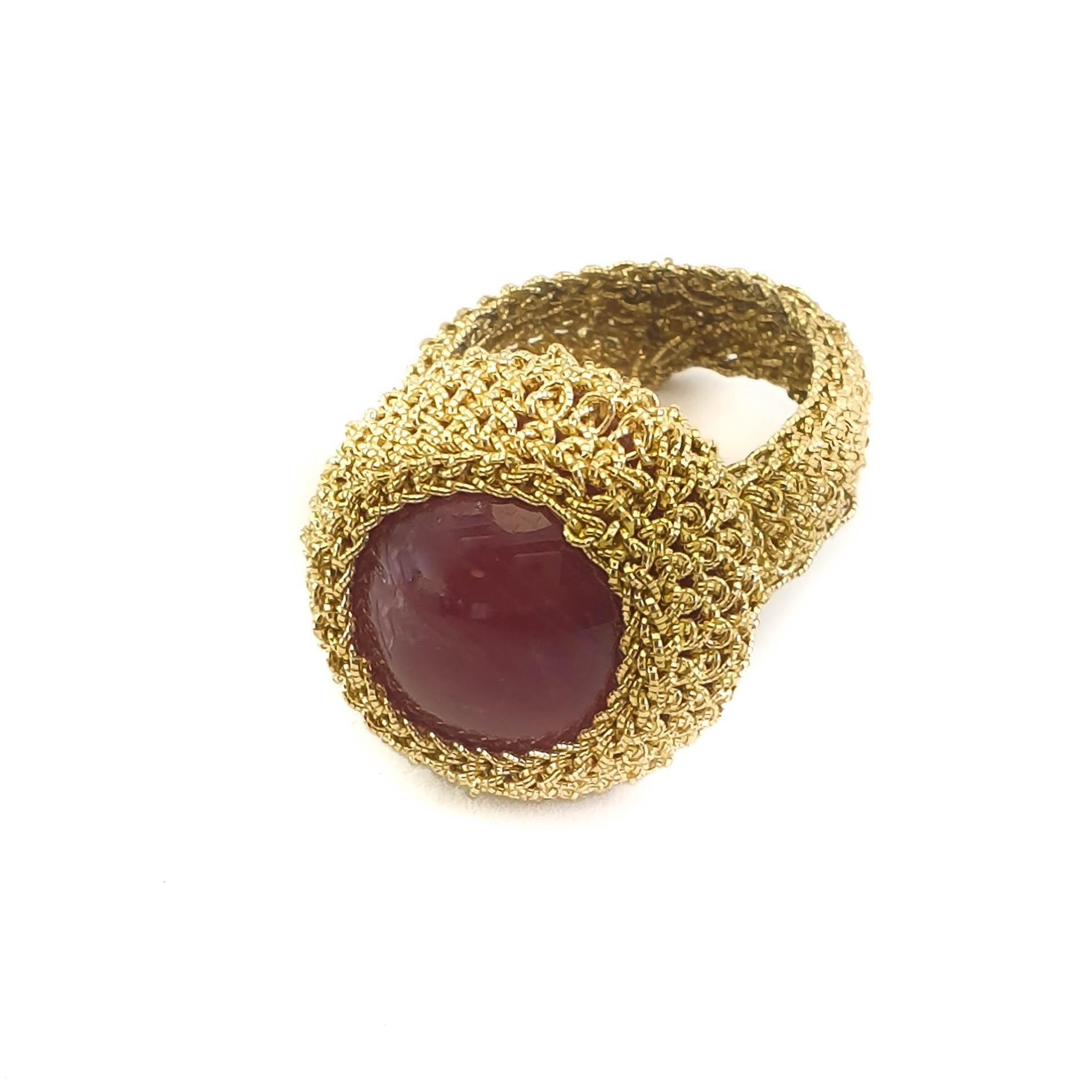Round Cut 18 Karat Gold Pink Rhodonite One of a Kind Handcrafted Crochet Cocktail Ring For Sale