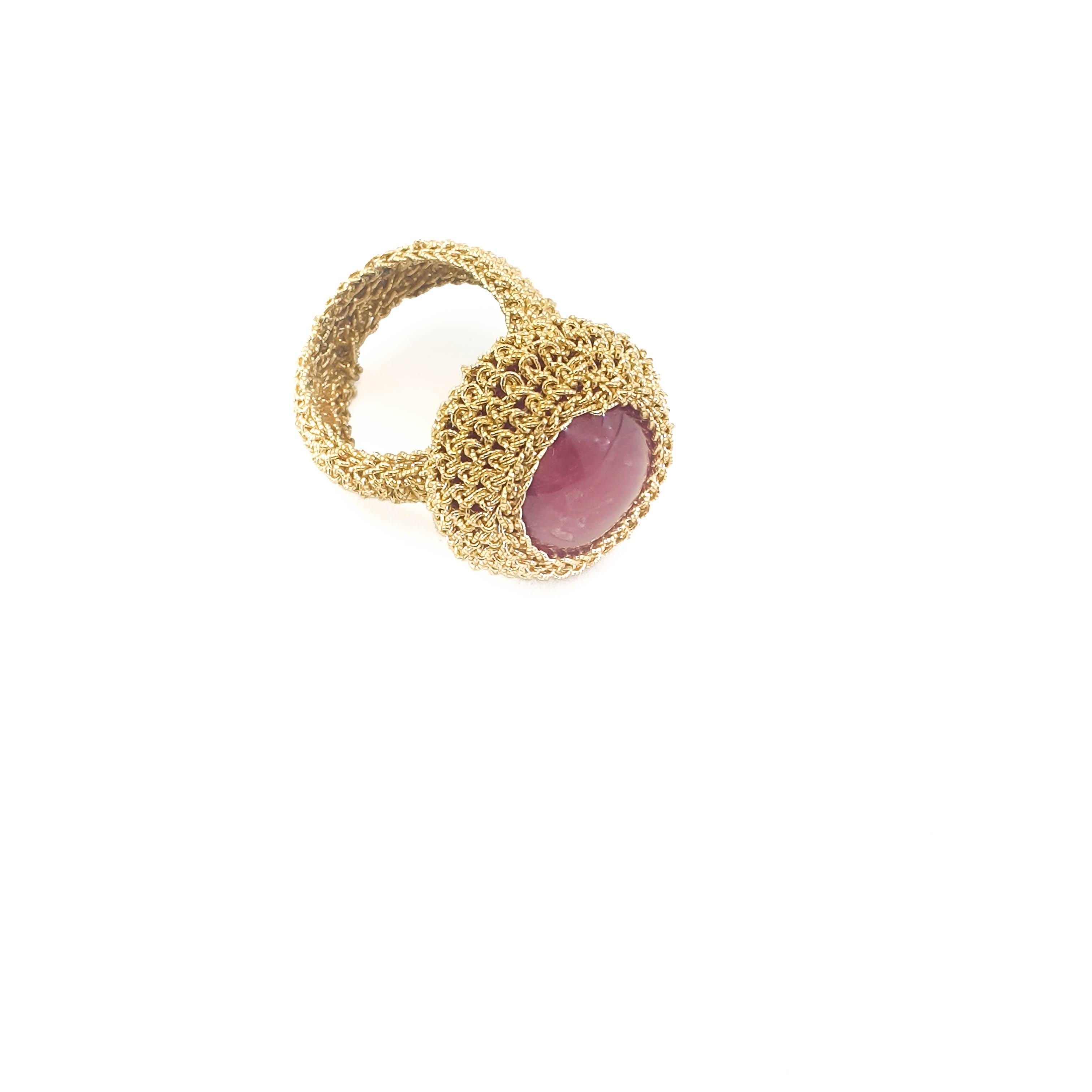 18 Karat Gold Pink Rhodonite One of a Kind Handcrafted Crochet Cocktail Ring In New Condition For Sale In  Kfar Saba, IL