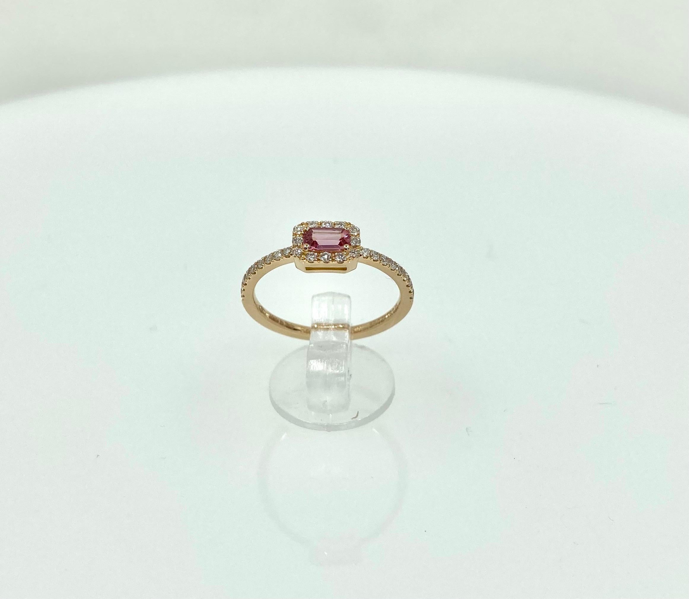 Timeless Rose Gold ring, with a central pink Tourmaline ct. 0,23 and Diamonds ct. 0.24, handmade in Italy by Roberto Casarin.

An elegant colourful ring, stylish and perfect on any attire. The warm color of the central Tourmaline and the rose gold