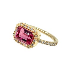 18 Karat Gold Pink Tourmaline and Diamonds Italian Ring