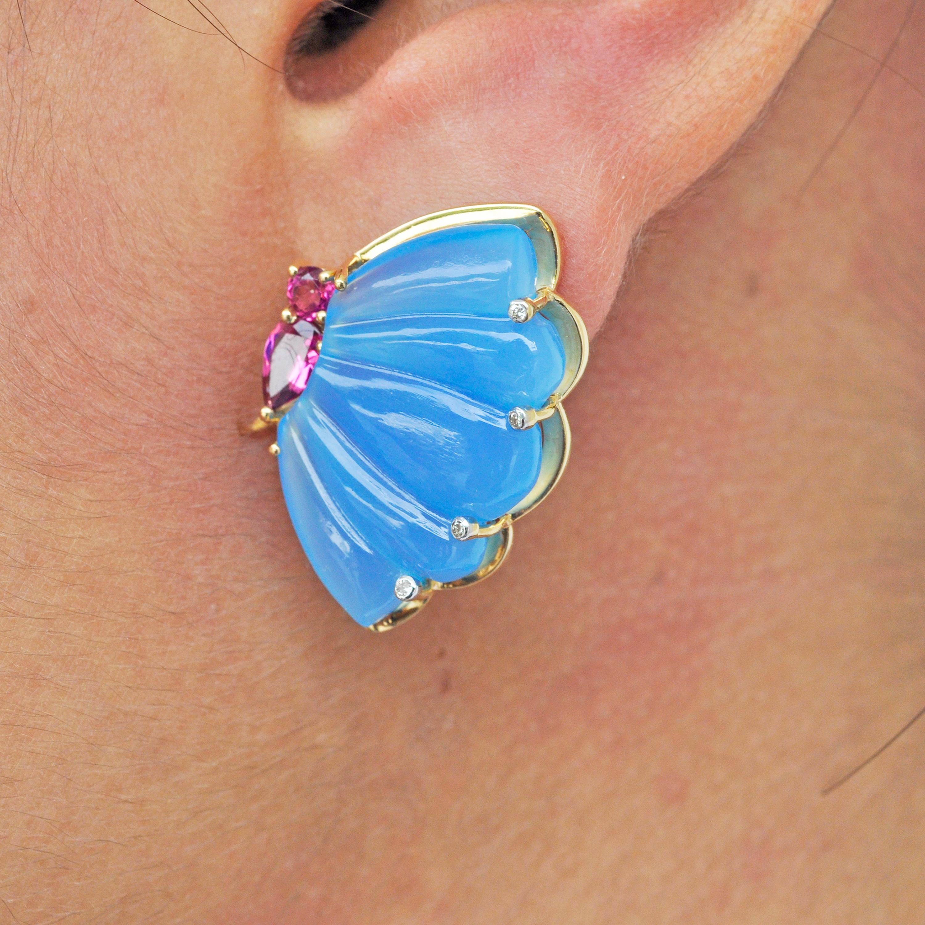 18 Karat Gold Rosa Turmalin Blau Chalcedon Schmetterlingsschnitzerei Diamant-Ohrringe (Zeitgenössisch) im Angebot
