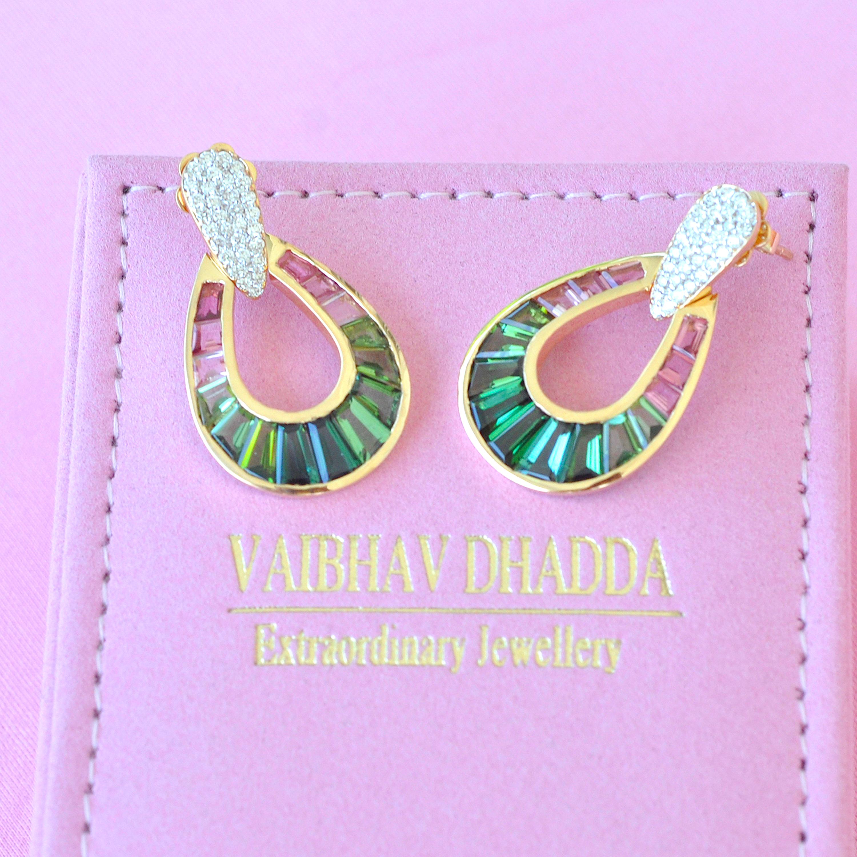 18 Karat Gold Pink Tourmaline Green Tourmaline Diamond Dangle Drop Earrings In New Condition In Jaipur, Rajasthan