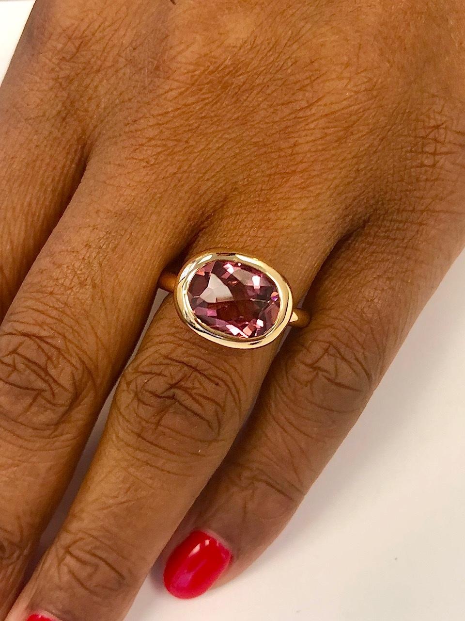 Oval Cut 18 Karat Gold Pink Tourmaline Ring For Sale
