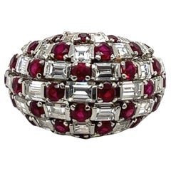 Bague cocktail en or 18 carats, platine, diamants et rubis