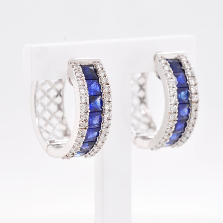 18 Karat Gold Princess Cut Blue Sapphire Diamond Linear Pendant