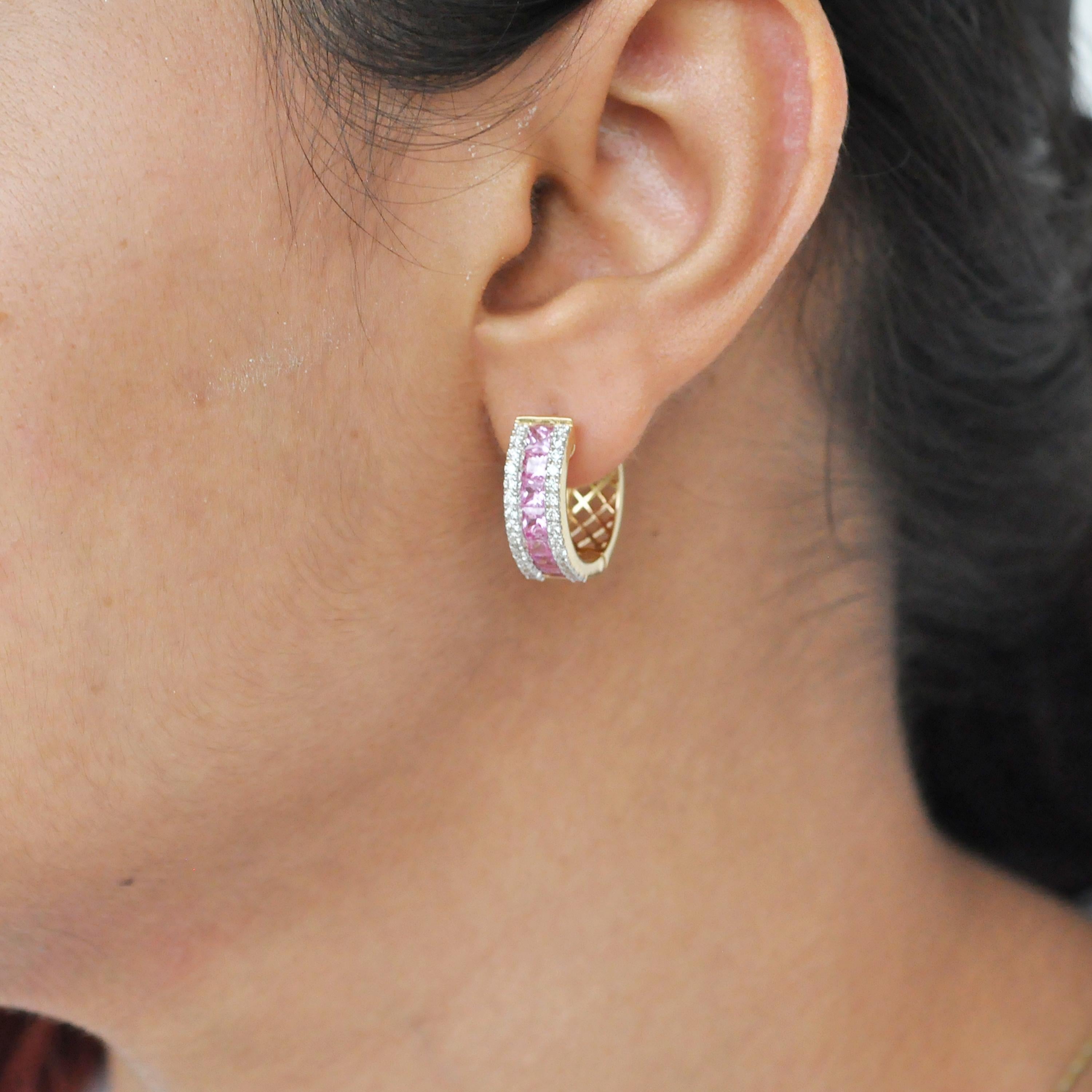 Ensemble de boucles d'oreilles pendantes en or 18 carats avec saphir rose taille princesse et diamants en vente 7