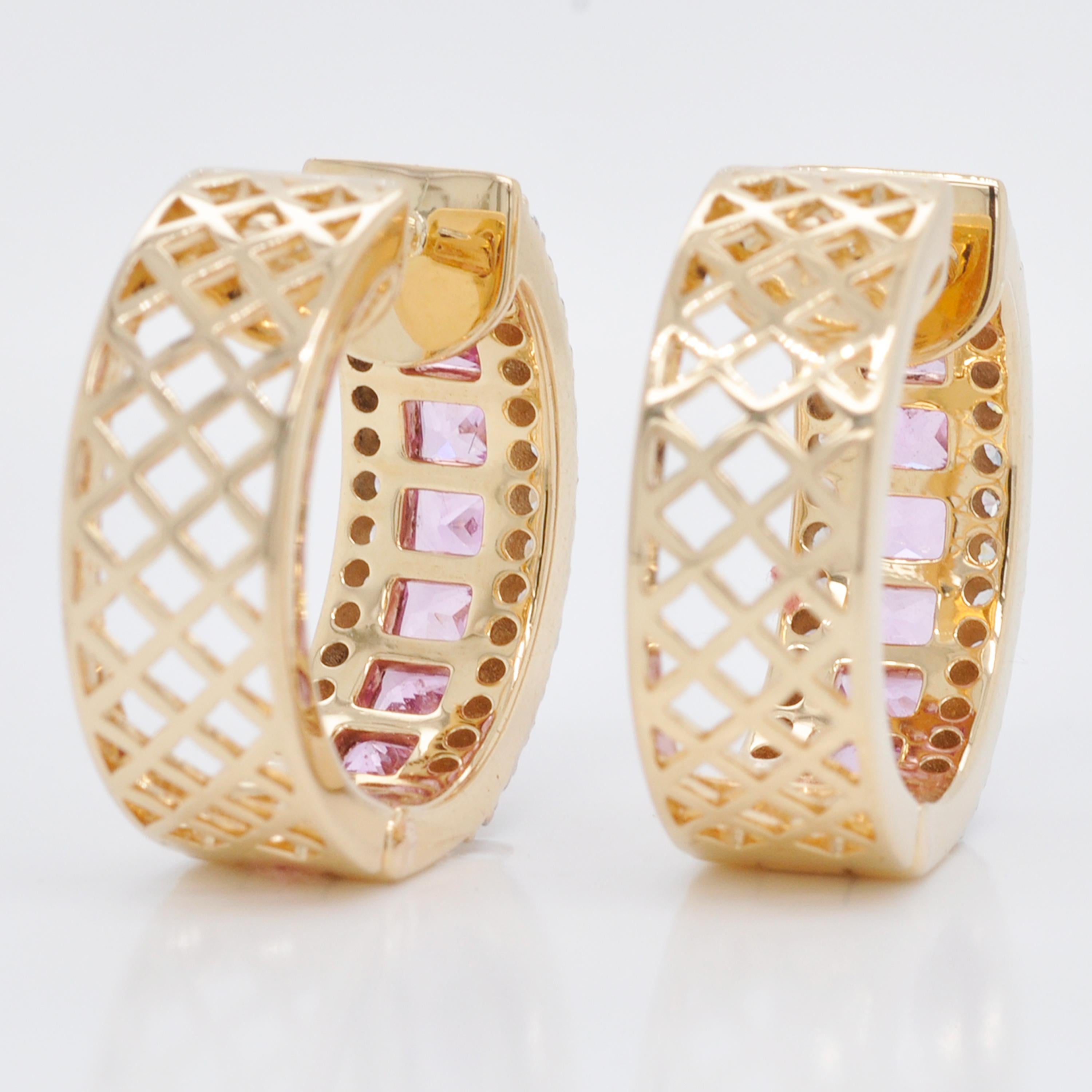 Ensemble de boucles d'oreilles pendantes en or 18 carats avec saphir rose taille princesse et diamants en vente 3
