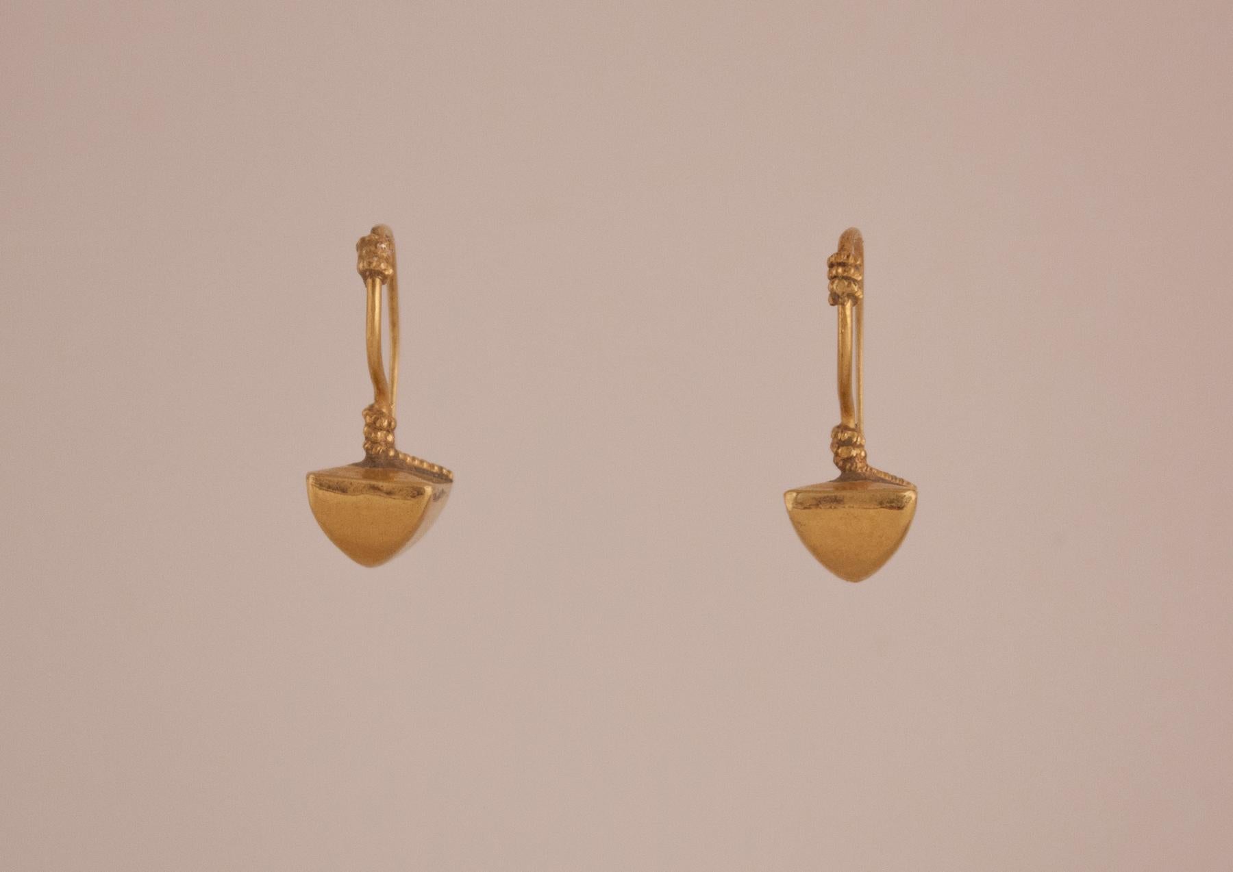 Anglo-Indian 18 Karat Gold Pyramid Earrings For Sale