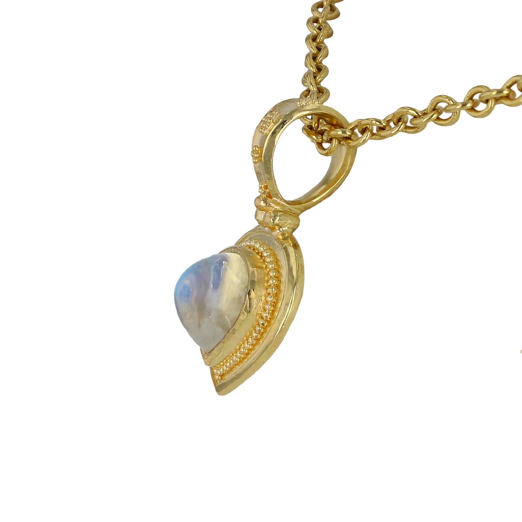Taille cabochon Pendentif en or 18 carats avec granulation en vente