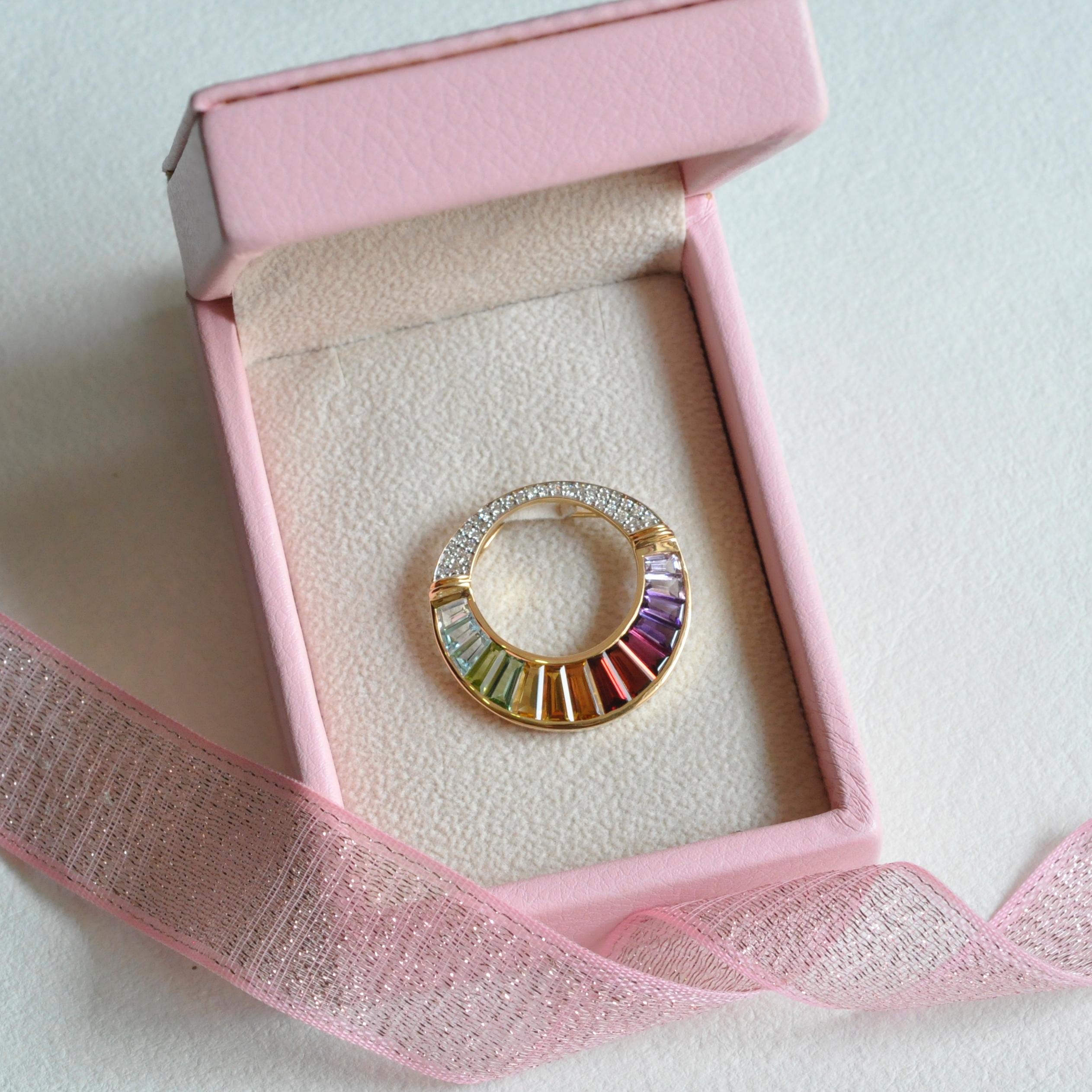 Tapered Baguette 18 Karat Gold Rainbow Multicolor Baguette Diamond Pendant Necklace Earrings Set