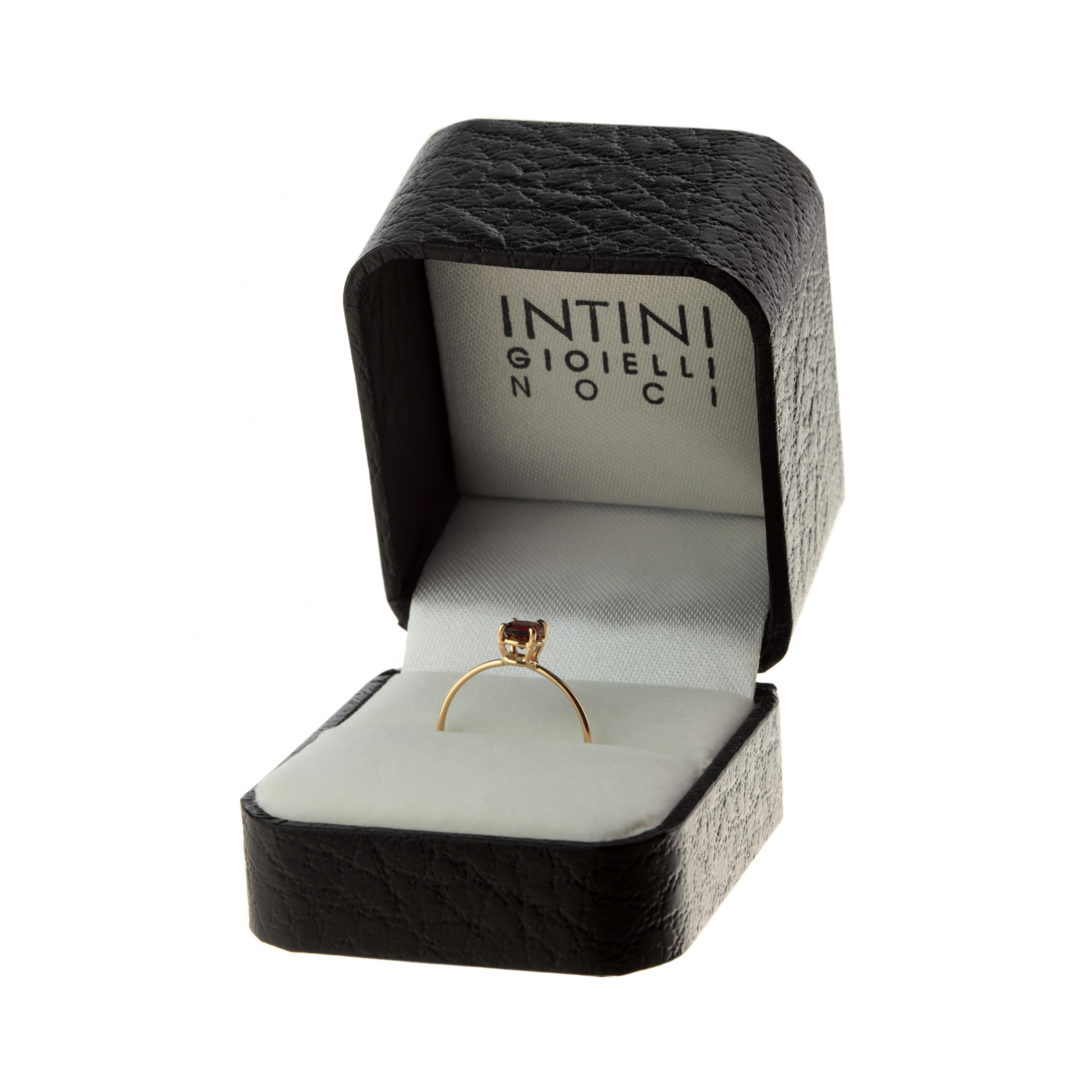 Bague cocktail chic et moderne en or 18 carats avec tourmaline rouge, faite à la main Neuf - En vente à Milano, IT