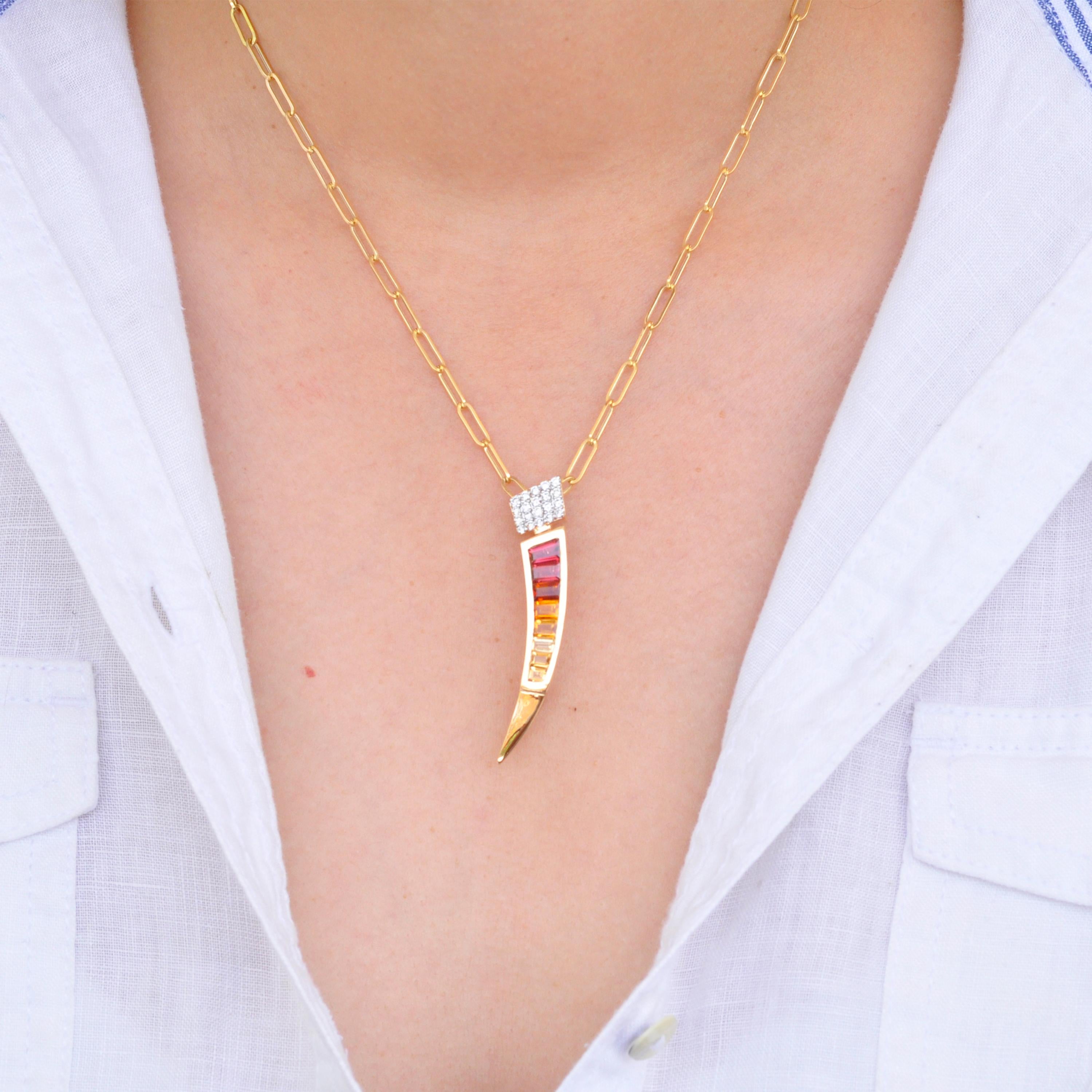 18 karat gold rhodolite garnet citrine tapered baguette diamond pendant brooch

This edgy pendant brooch features lustrous tapered baguettes of citrine and rhodolite garnet, set in 18 karat gold. A total of 20 brilliant cut diamonds are pave set on