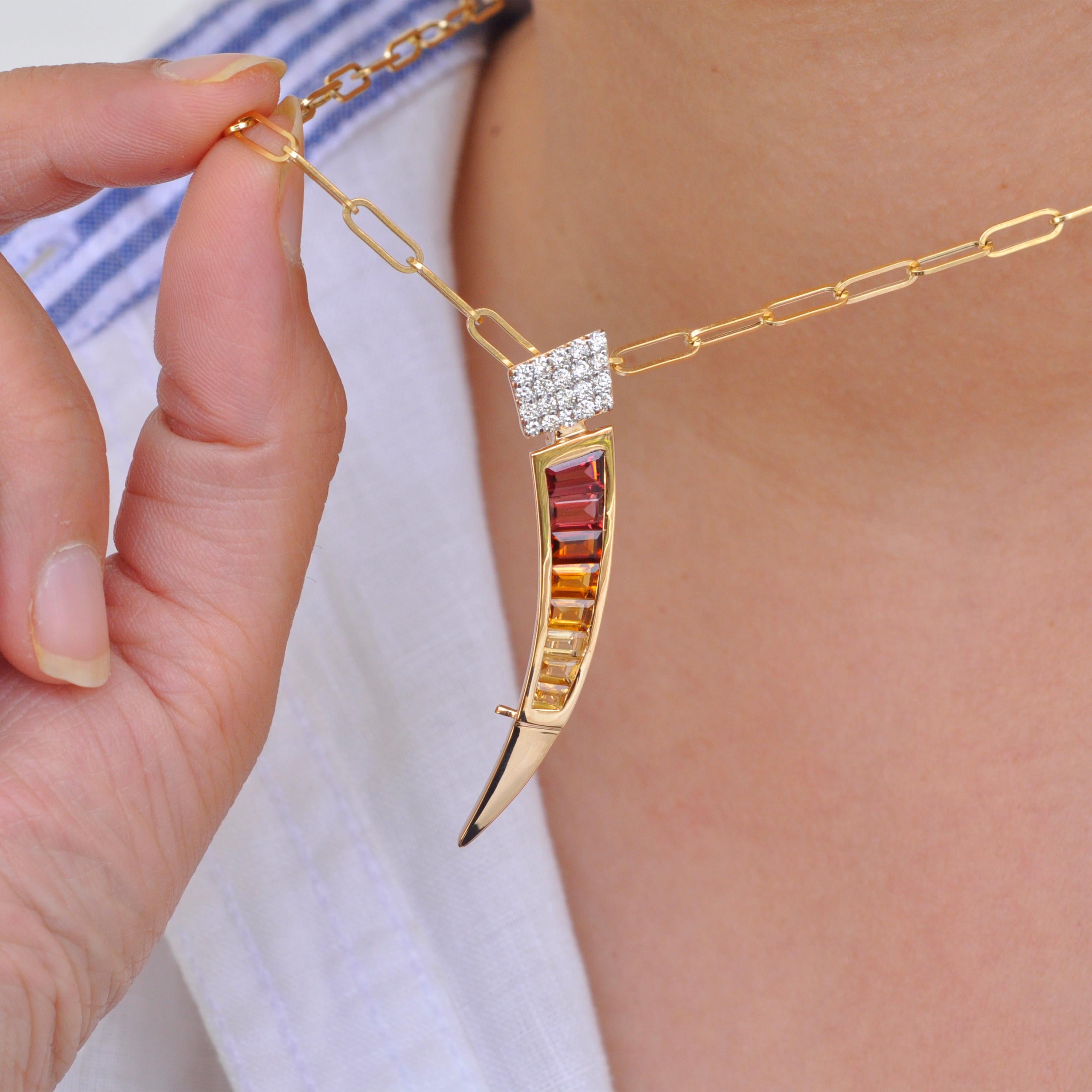 Taille navette Broche pendentif en or 18 carats avec grenat rhodolite, citrine et diamant baguette effilé en vente