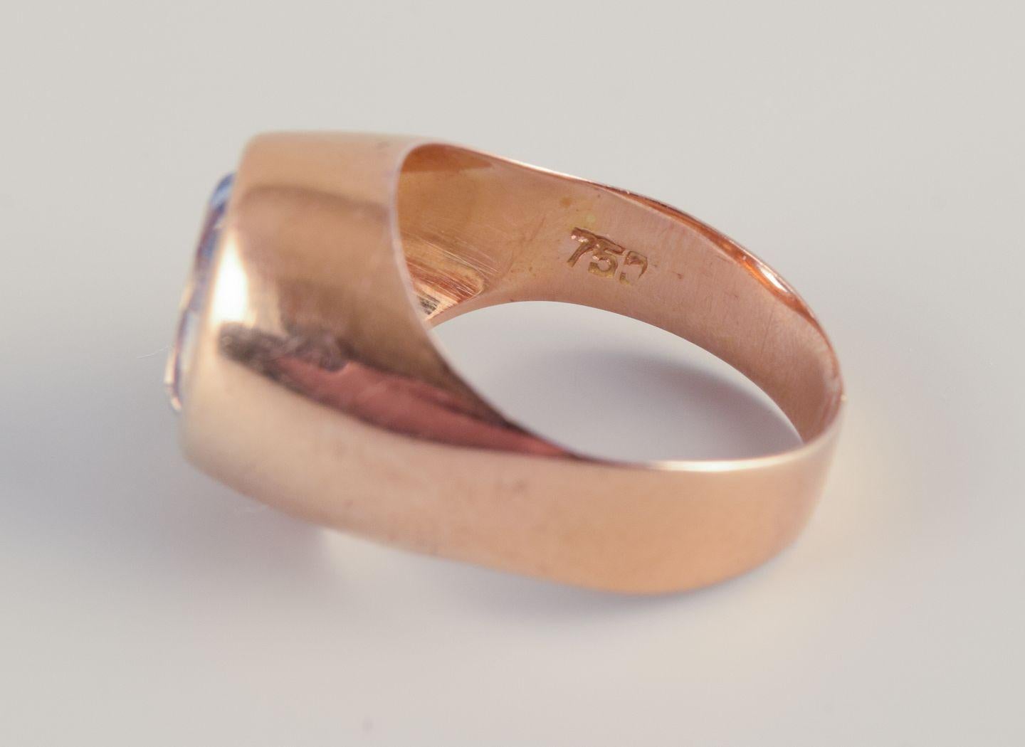 18 karat gold ring adorned with light blue semi-precious stones. For Sale 2