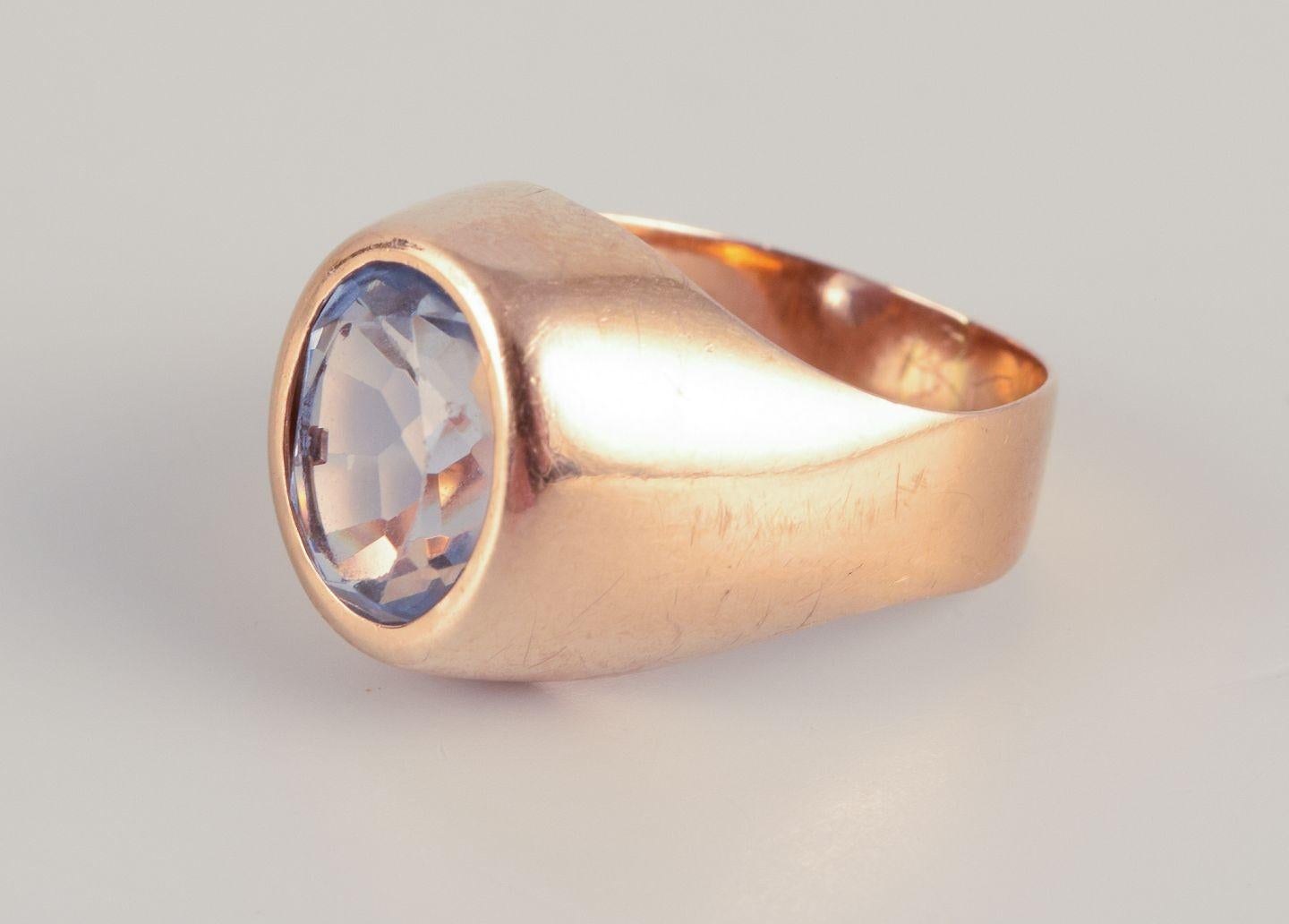 18 karat gold ring adorned with light blue semi-precious stones. For Sale 3