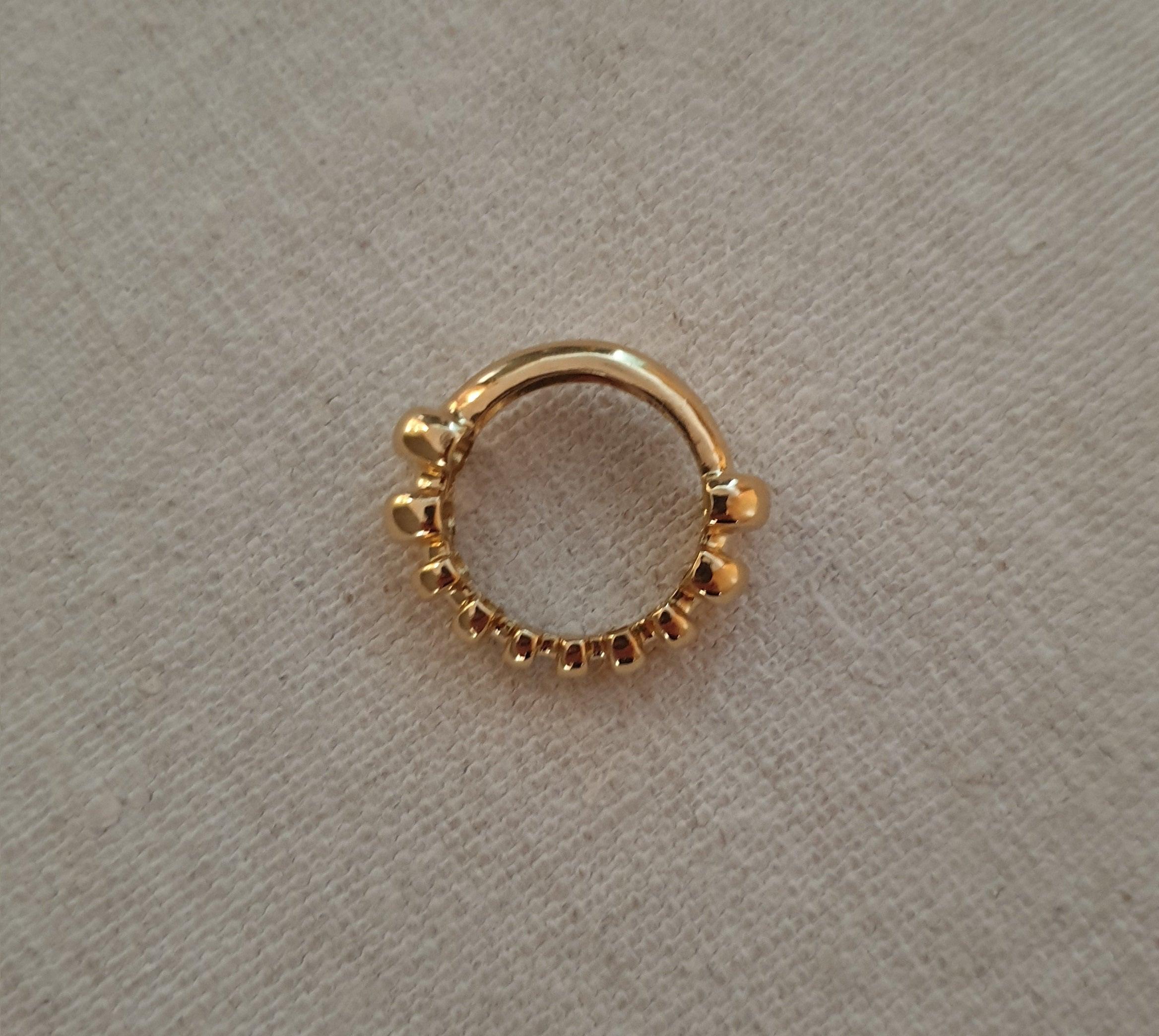For Sale:  18 Karat Gold Cocktail Fashion Ring 18k 8