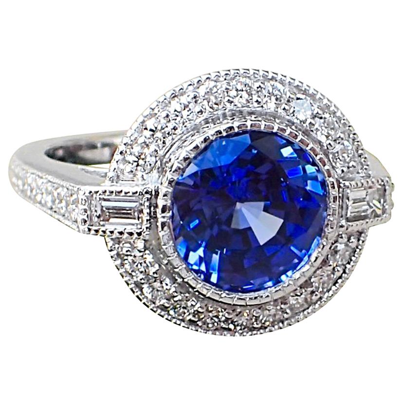 18 Karat Gold Ring with 3.93 Carat Chatham Sapphire and 0.61 Carat of Diamond For Sale