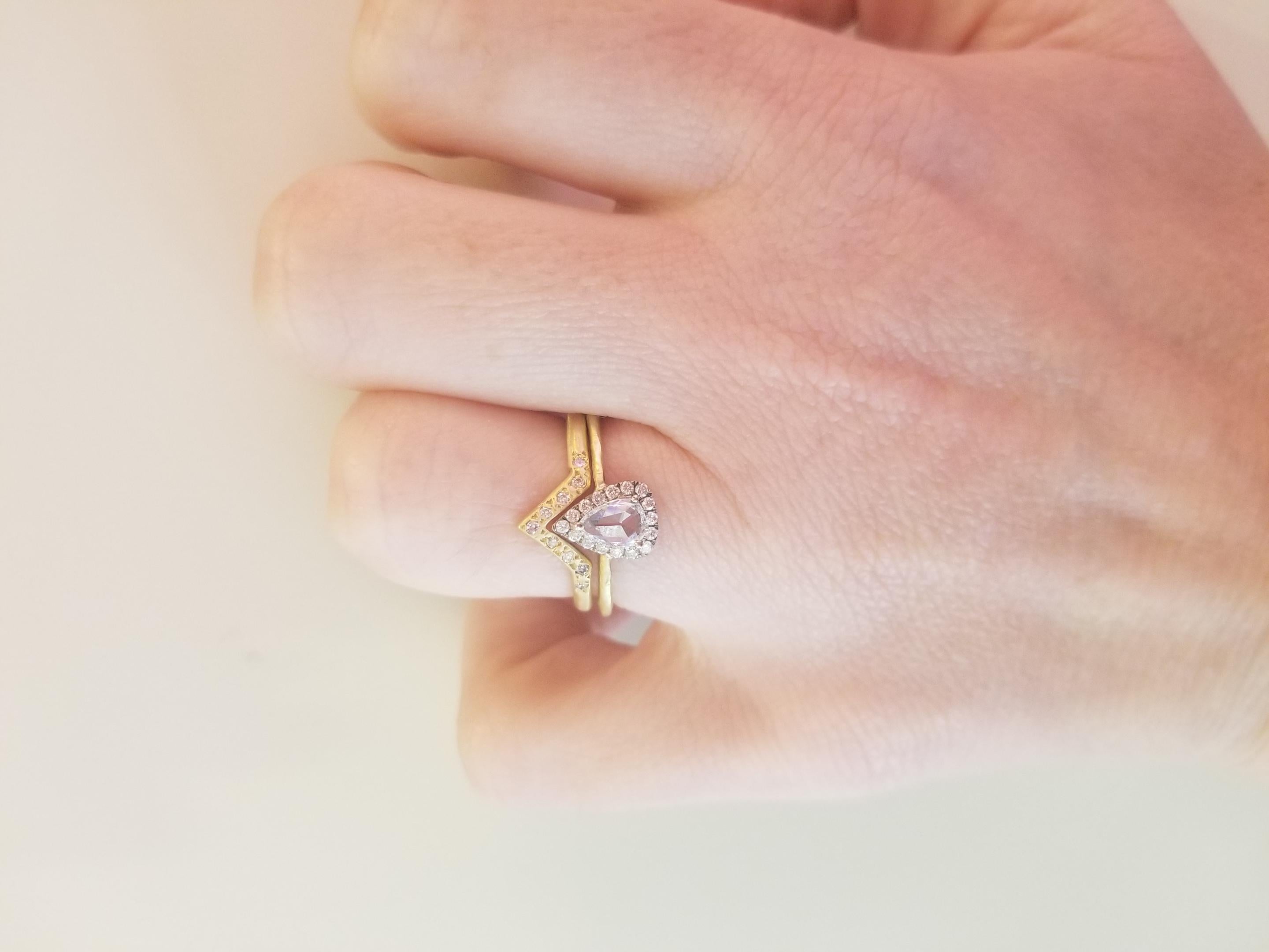 18 Karat Gold Ring with .48 Carat Pear Diamond im Zustand „Neu“ im Angebot in Brooklyn, NY
