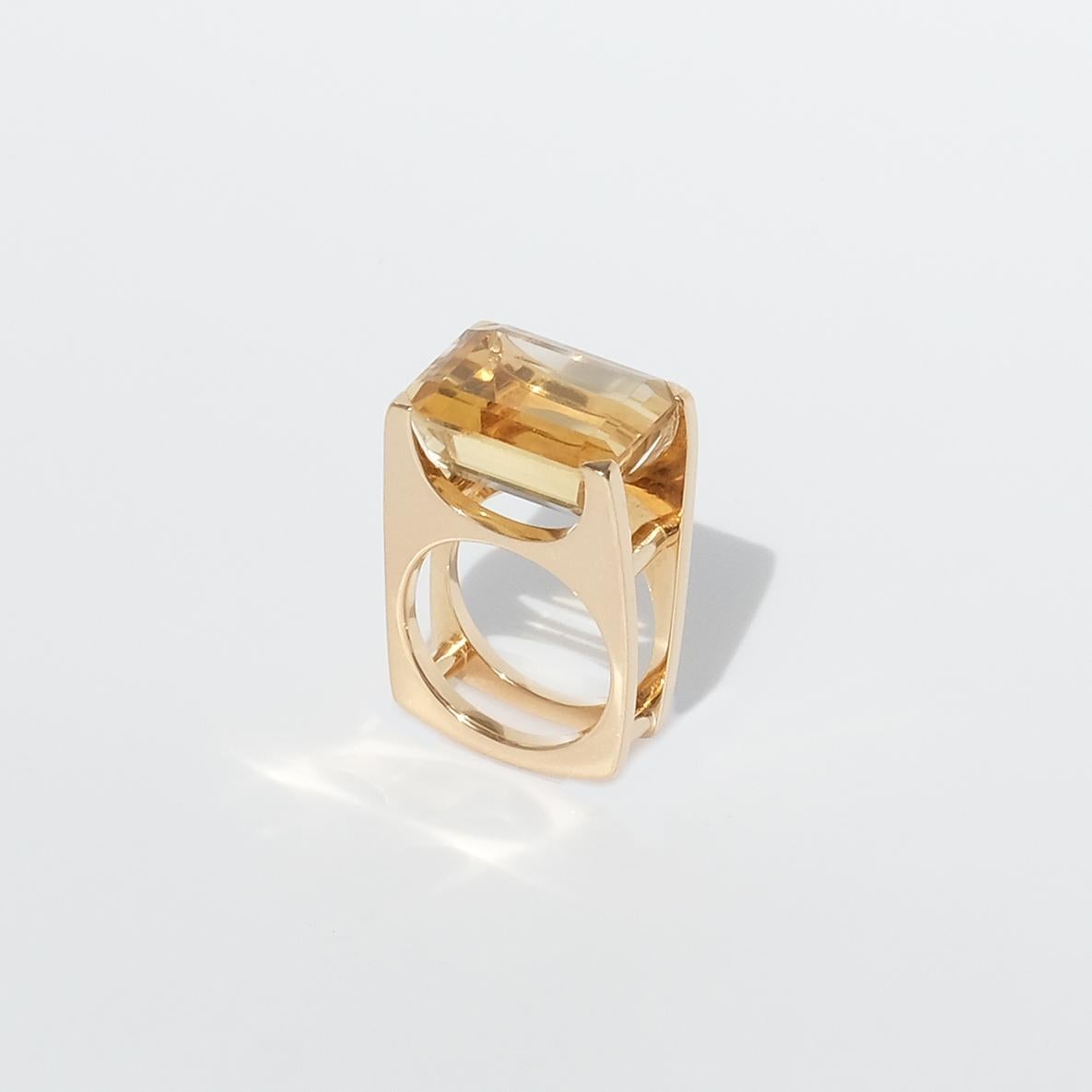 18 karat gold ring with citrin made in 1965. For Sale 4