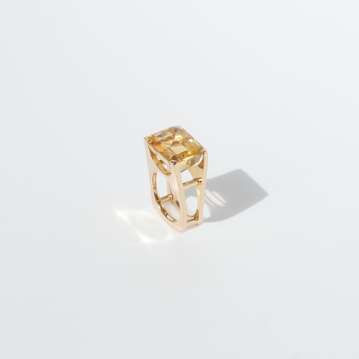 18 karat gold ring with citrin made in 1965. For Sale 7
