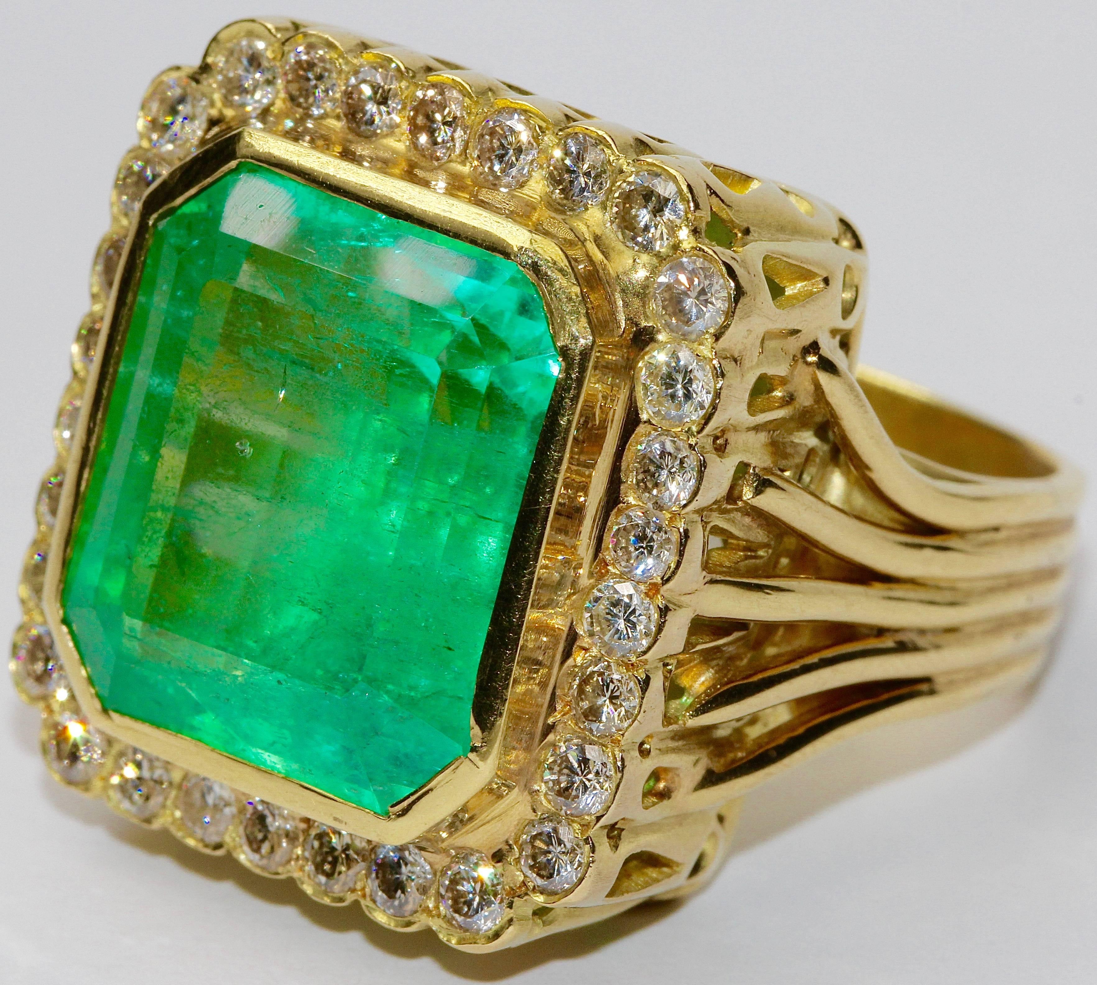 Extravagant and luxurious 18k gold ring with huge emerald. In addition, this dream ring is set with 30 diamonds of approx. 0.05 carat each.

The emerald has a weight of approx. 24 carats and a size of approx. 19 x 17 x 12 mm.
This is undoubtedly a