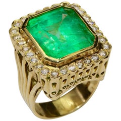 18 Karat Gold Ring with Huge 24 Carat Emerald and 30 Diamonds