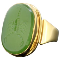 18 Karat Gold Ring with Scorpion / Scorpio Natural Jade Carving