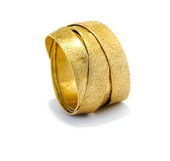 18 Karat Gold Round 5 Loops Modern Ring