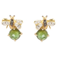 Clous d'oreilles en or jaune 18 carats avec tourmaline verte et diamants 0,16 carat en forme d'abeilles