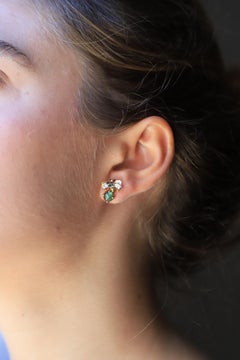 18 Karat Gold Round Cut Green Tourmaline Black&White Diamonds Bees Stud Earrings