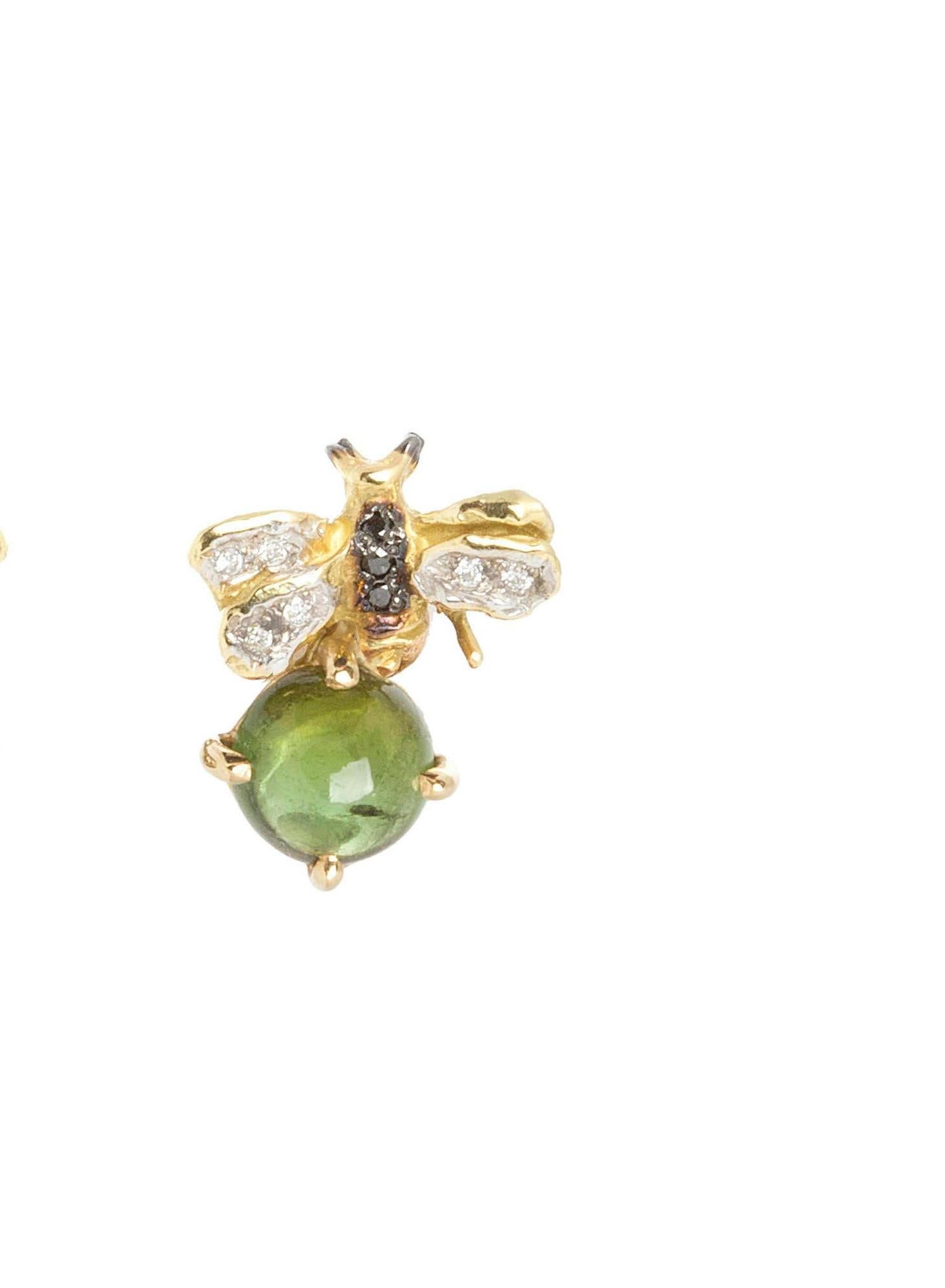 18 Karat Gold Round Cut Green Tourmaline Black&White Diamonds Bees Stud Earrings For Sale 3