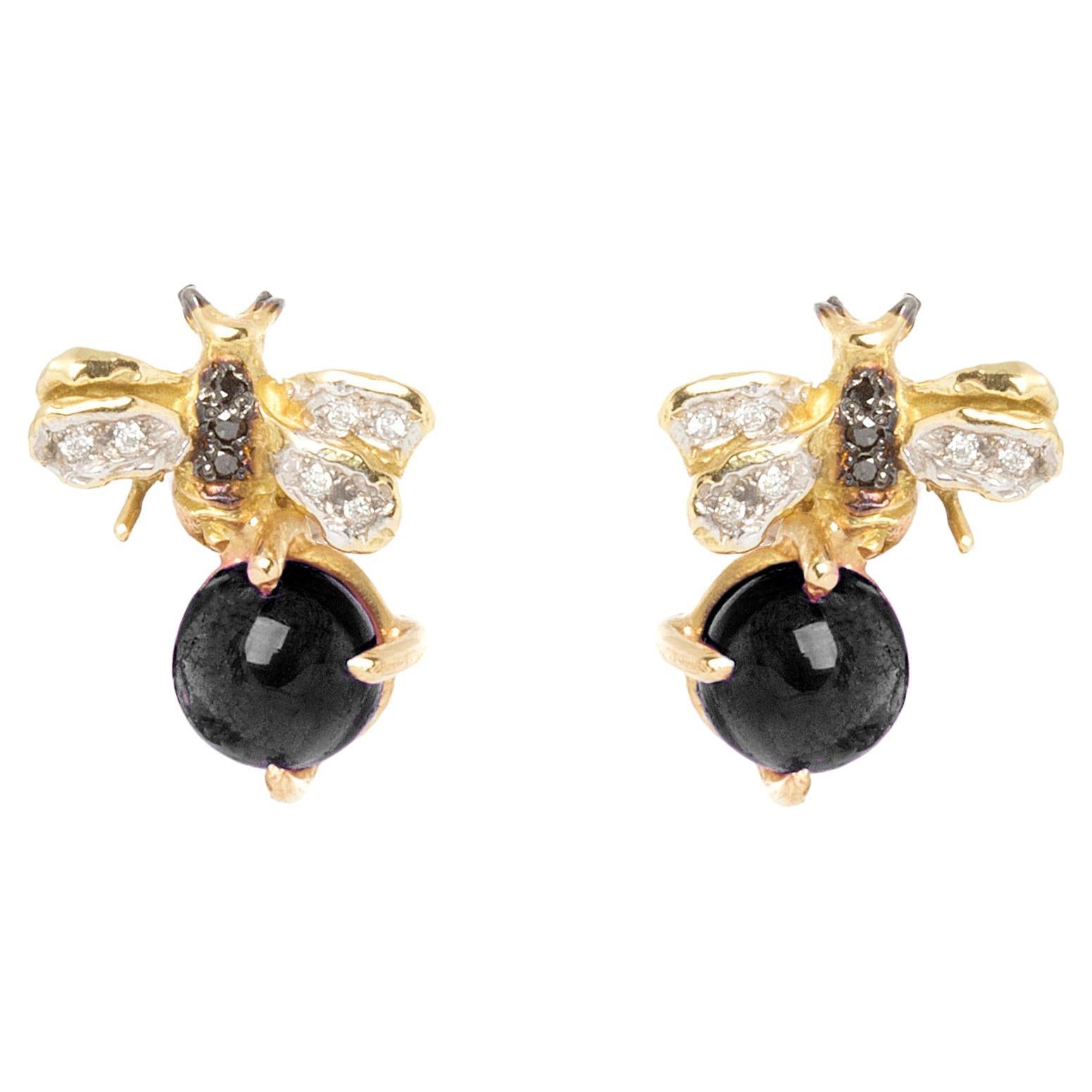 18 Karat Gold Round Cut Onyx 0.16 Karat White & Black Diamond Bees Stud Earrings For Sale