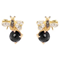 18 Karat Gold Round Cut Onyx 0.16 Karat White & Black Diamond Bees Stud Earrings