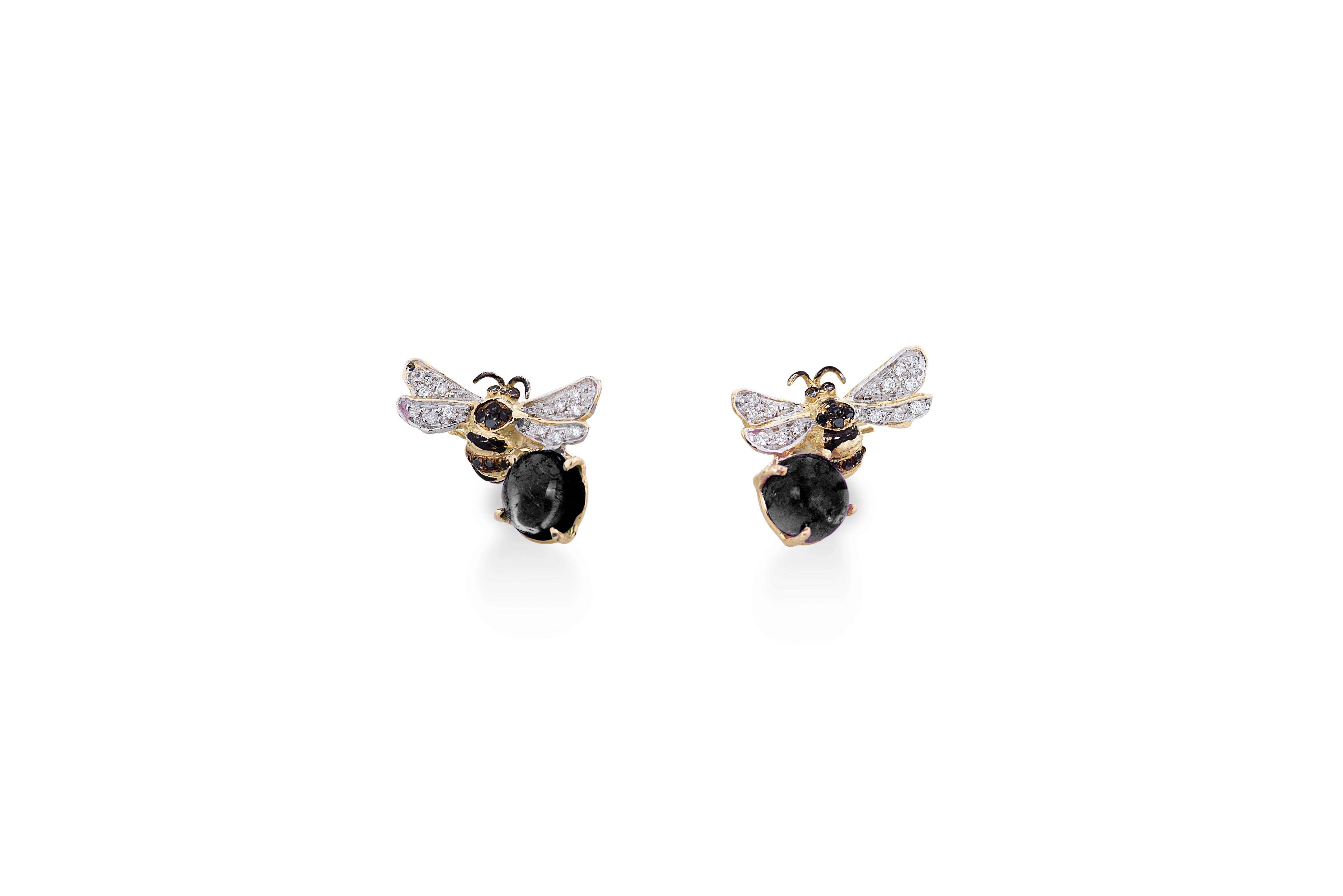 18 Karat Gold Round Cut Onyx 0.34 Karat White Black Diamond Bees Stud Earrings For Sale 2